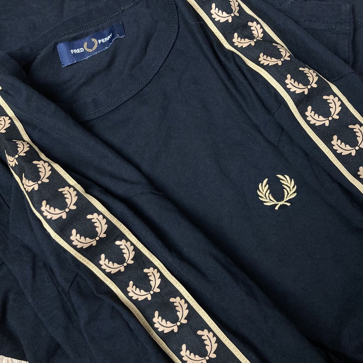Fred Perry Long Sleeve Laurel Taped T-Shirt Size US XXS / EU 40 - 4 Thumbnail