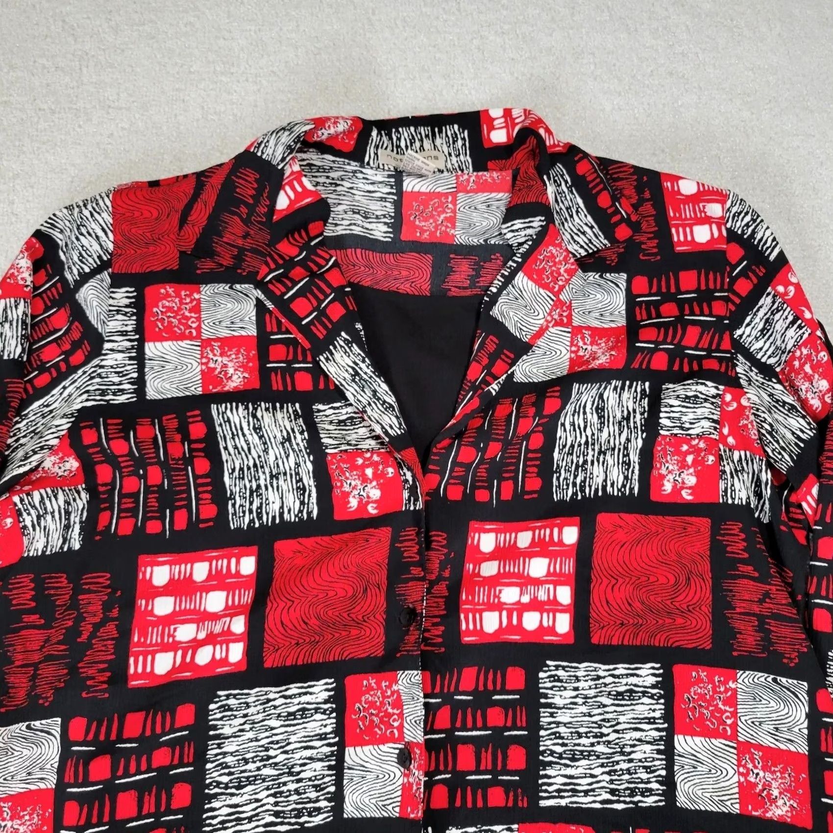 Vintage VINTAGE Notations 3/4 Sleeve Button Up Shirt Women's 1X Plus Size Red Geometric Shirt Womens 1X Red Geometric Button-Up VINTAGE Size XL / US 12-14 / IT 48-50 - 3 Thumbnail