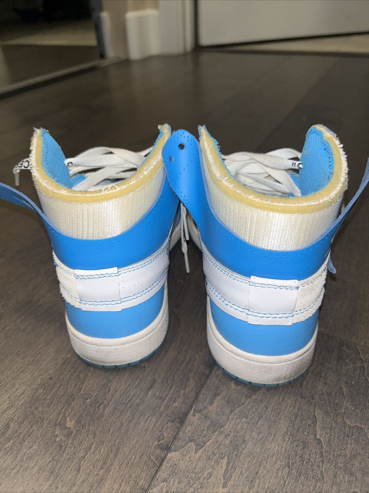 Nike × Off-White Size 6 - Jordan 1 Retro OG x Off-White High UNC Size US 6 / EU 39 - 2 Thumbnail