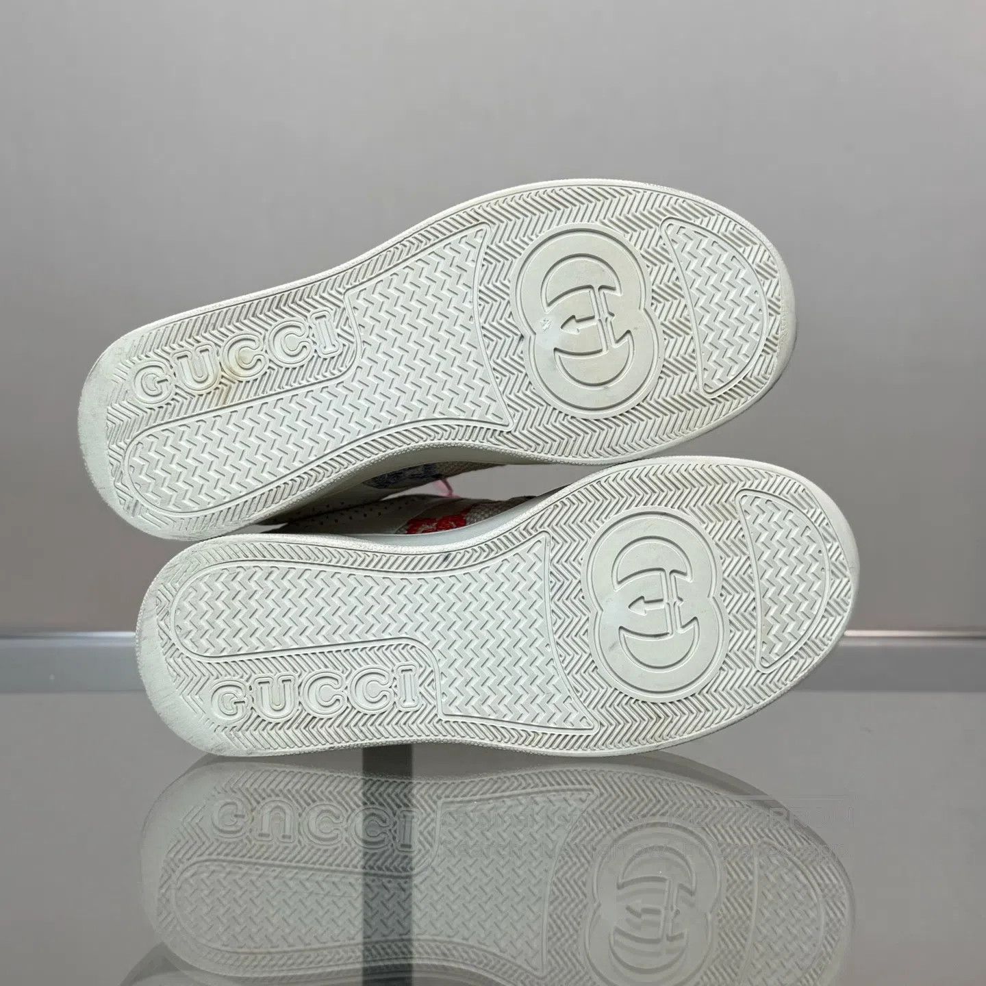 Other Guicci White embroidered vintage flower cookie-shaped shoe Size US 5.5 / IT 35.5 - 7 Thumbnail