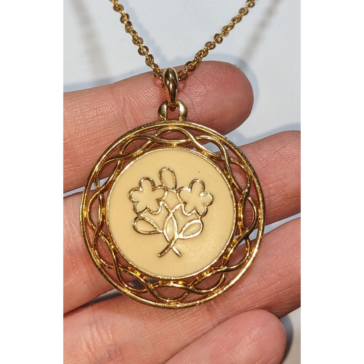 Other Vintage Cottagecore Floral Pendant Necklace With Cream Ename Size ONE SIZE - 2 Thumbnail
