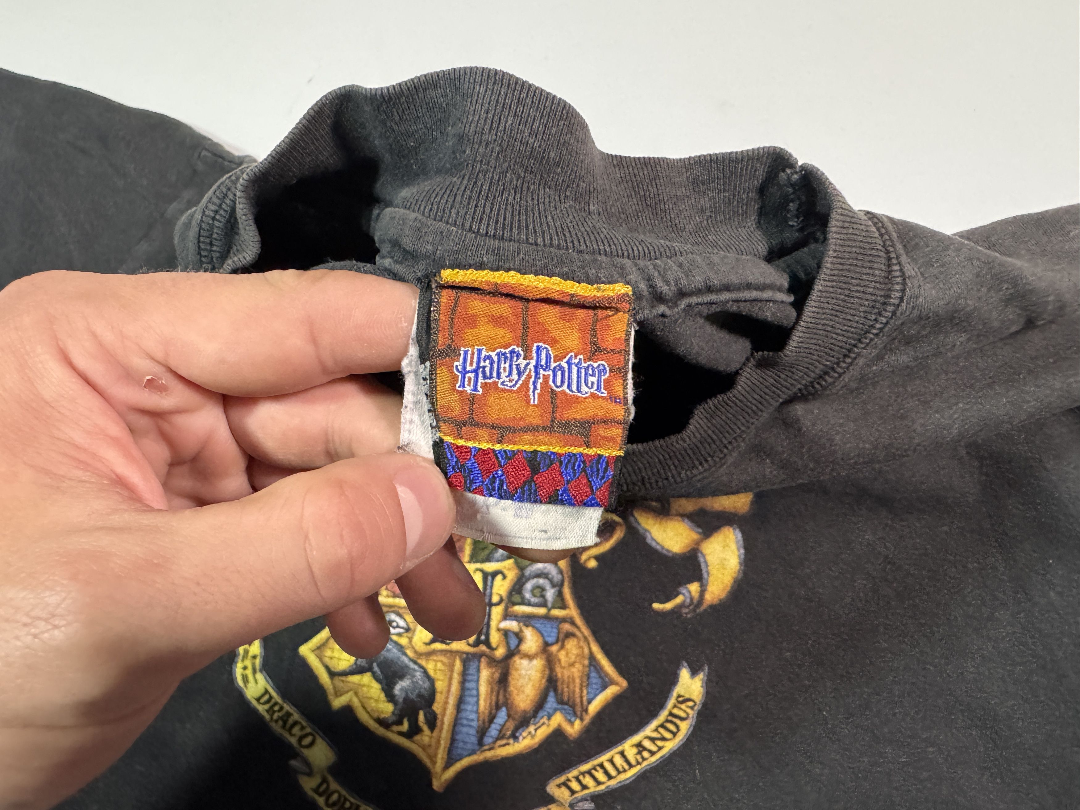 Warner Bros Vintage 2001 Hogwarts Harry Potter Official T-shirt Size US XL / EU 56 / 4 - 3 Thumbnail