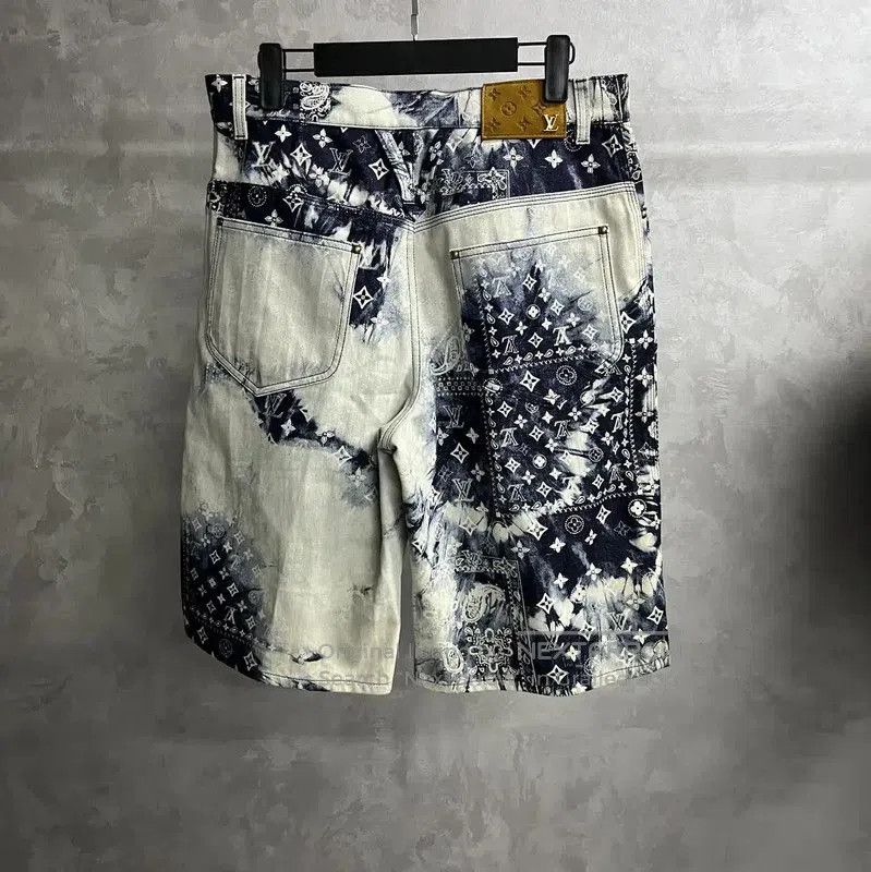 Louis Vuitton Louis Vuitton Blue Denim Men's Shorts . Size US 34 / EU 50 - 2 Thumbnail