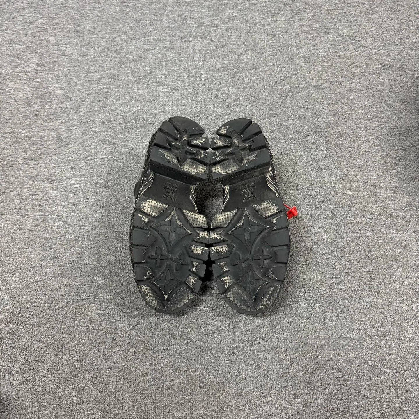 Louis Vuitton Louis Vuitton Stained and aged appearance; thick-soled car Size US 10 / EU 43 - 6 Thumbnail