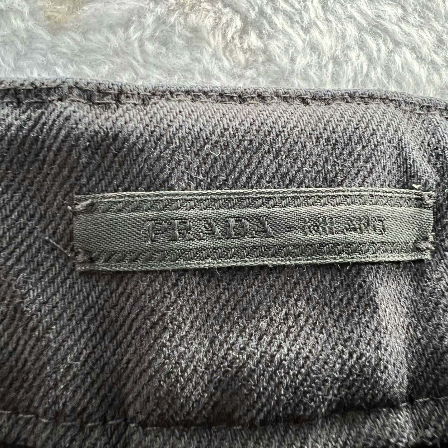 Prada Prada Patch Embroidery Logo Shorts Size US 34 / EU 50 - 3 Thumbnail