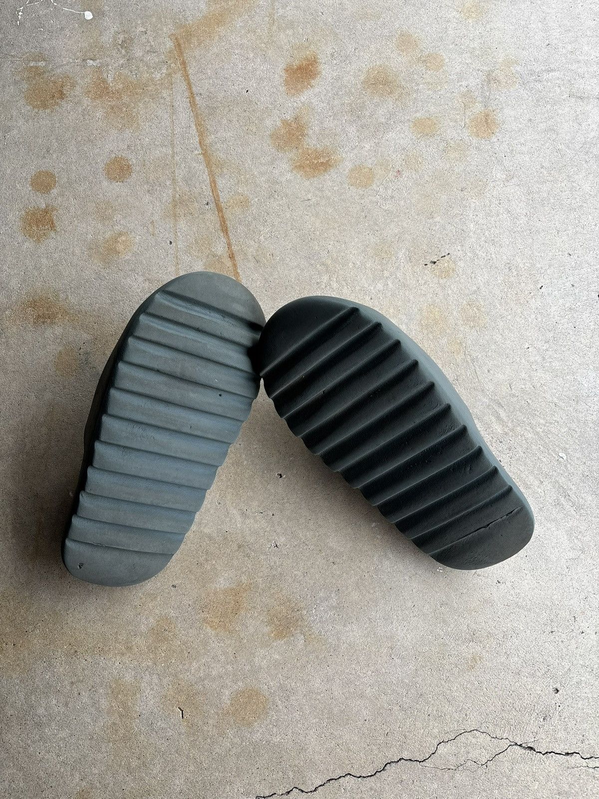 Yeezy Authentic Yeezy Slides Kanye West Slate Colourway Size US 9 / EU 42 - 5 Thumbnail