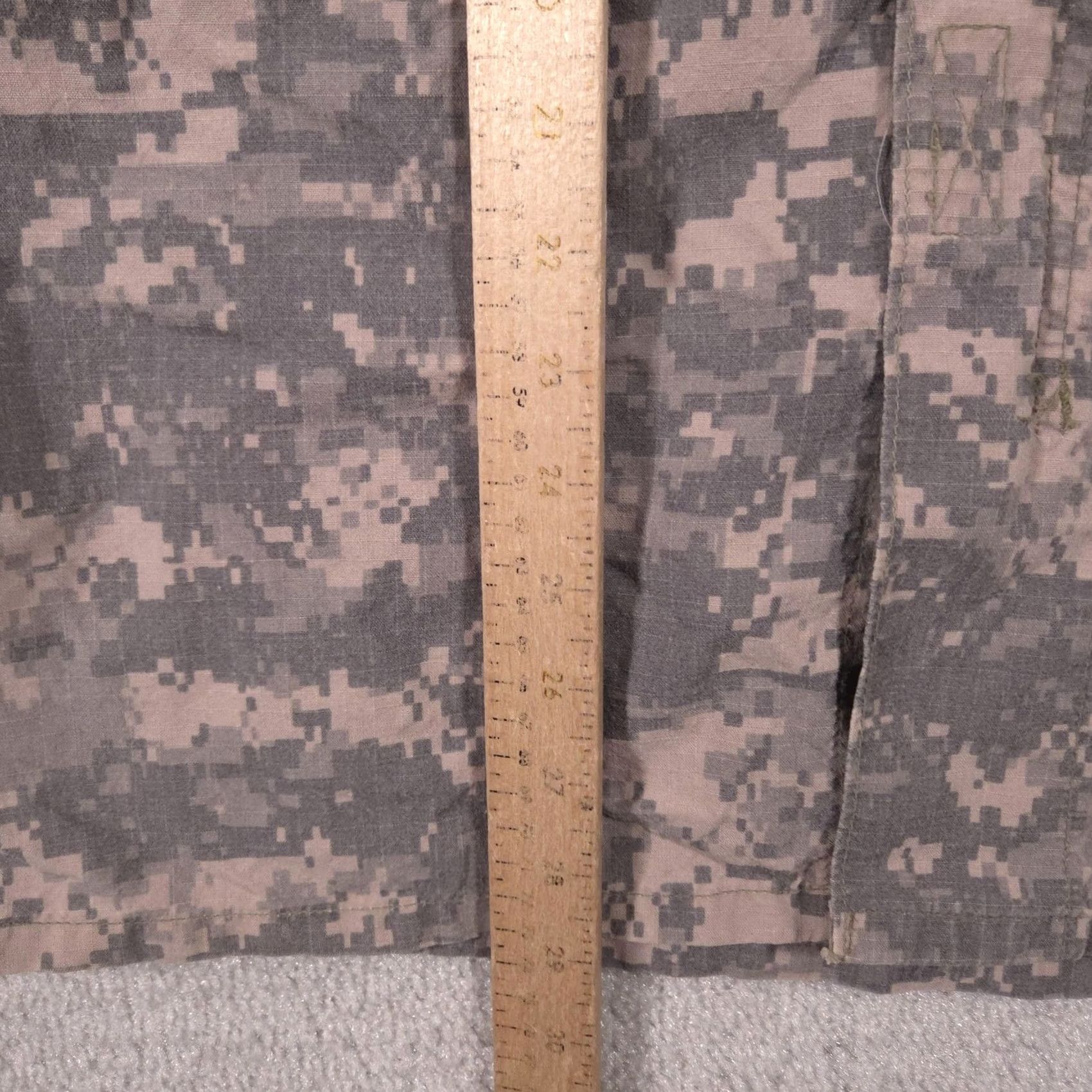 Vintage VINTAGE US Army ACU Jacket Mens Medium Long Gray Digital Camo Combat UCP Field Uniform Size US M / EU 48-50 / 2 - 6 Thumbnail