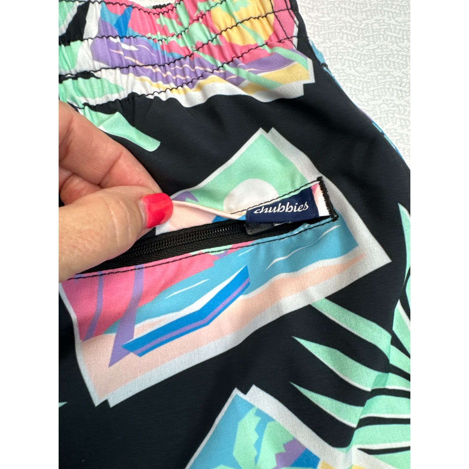Chubbies Chubbies NWT Black 5.5” Classic Swim Trunk men sz M Size US 32 / EU 48 - 5 Thumbnail