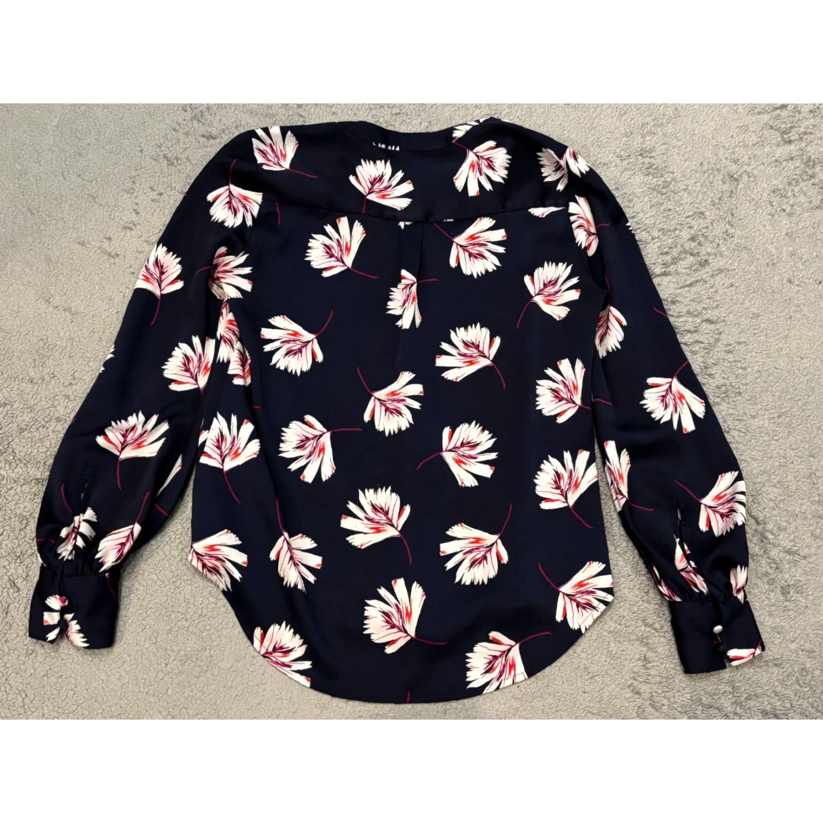 Express Express Blouse Womens Small Navy Blue Floral Long Sleeve Top Buttons V Neck Size S / US 4 / IT 40 - 5 Thumbnail