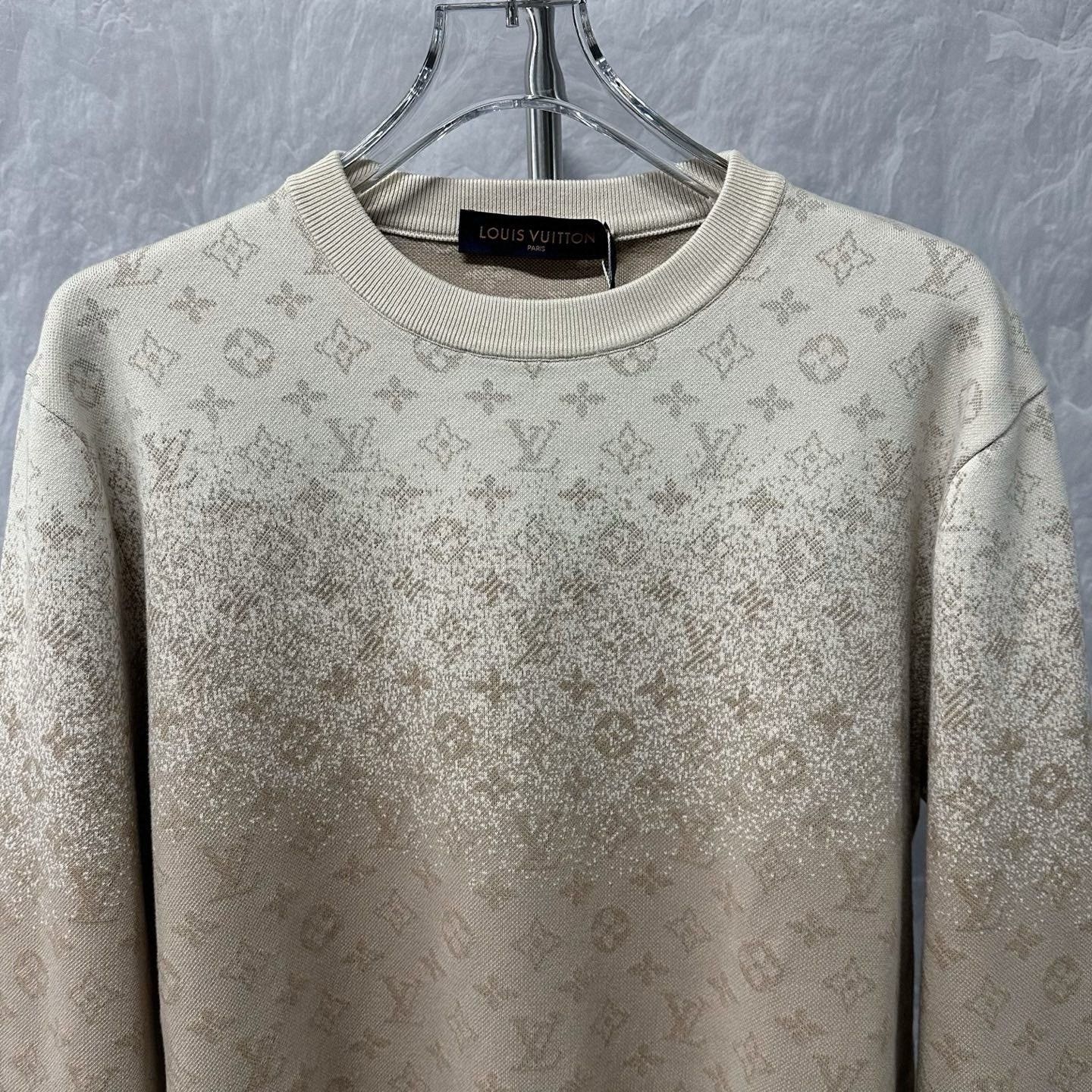 Louis Vuitton Louis Vuitton SS26 Gradient Monogram Sweatshirt Size US XL / EU 56 / 4 - 2 Thumbnail