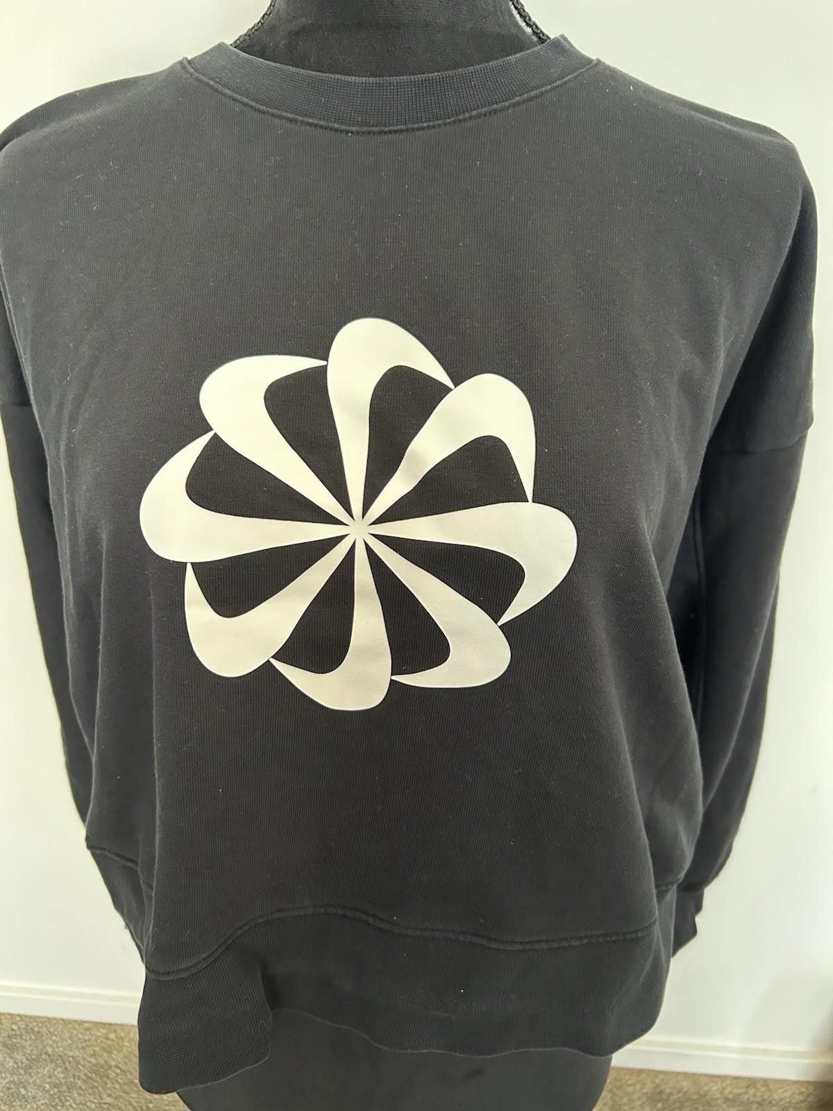 Nike Nike Sportswear Crop Top Jumper Sweater - Size M (008) Size M / US 6-8 / IT 42-44 - 3 Thumbnail