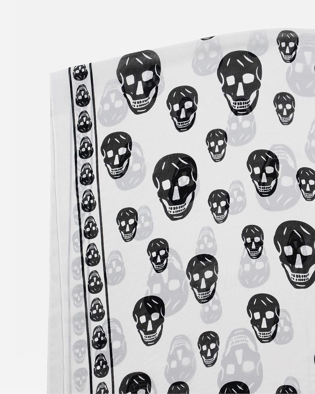 Japanese Brand 2000S JAPANESE MADE SKULL SCARF Size ONE SIZE - 2 Thumbnail