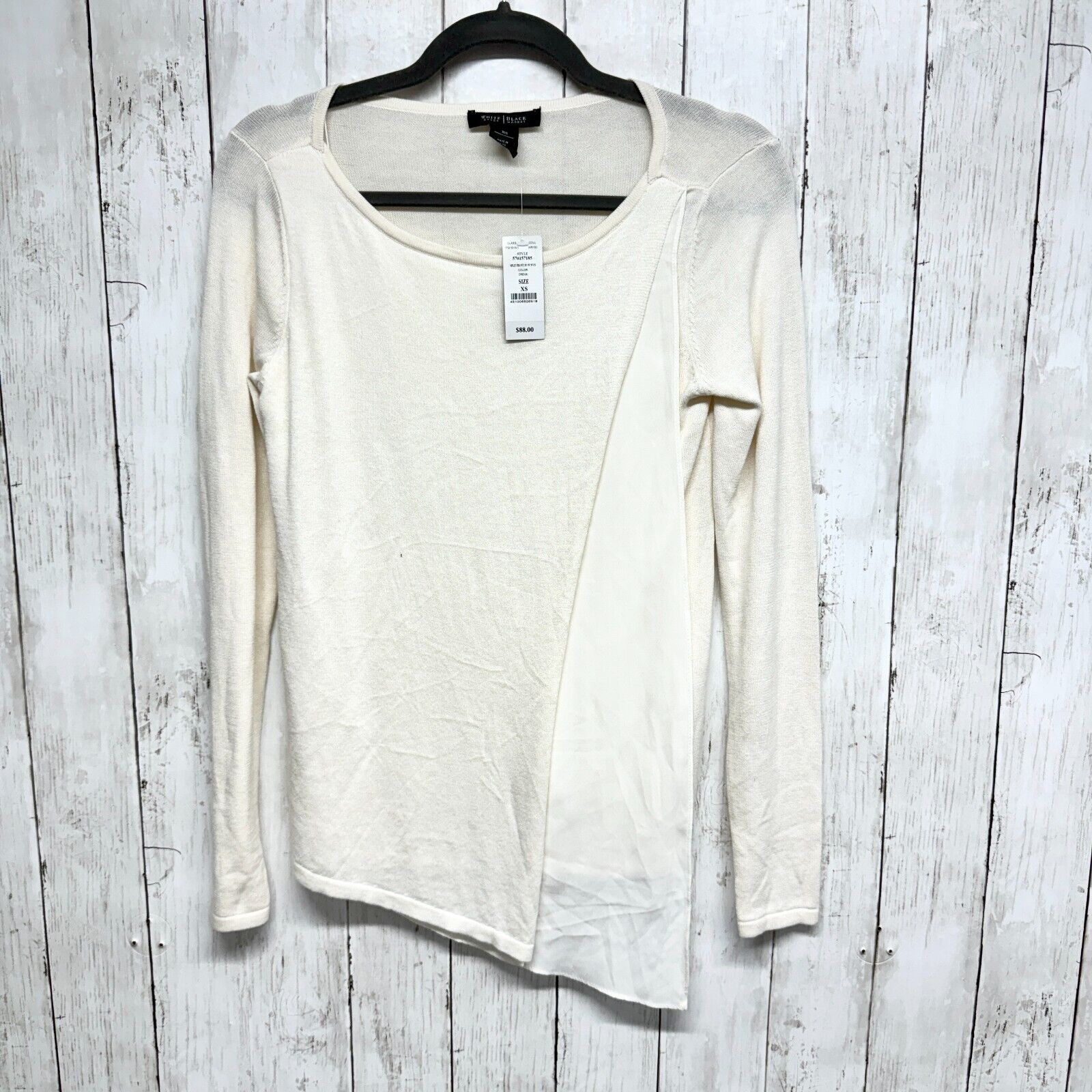 White House Black Market White House Black Market Top XS White Embellished Neckline Size XS / US 0-2 / IT 36-38 - 1 Thumbnail