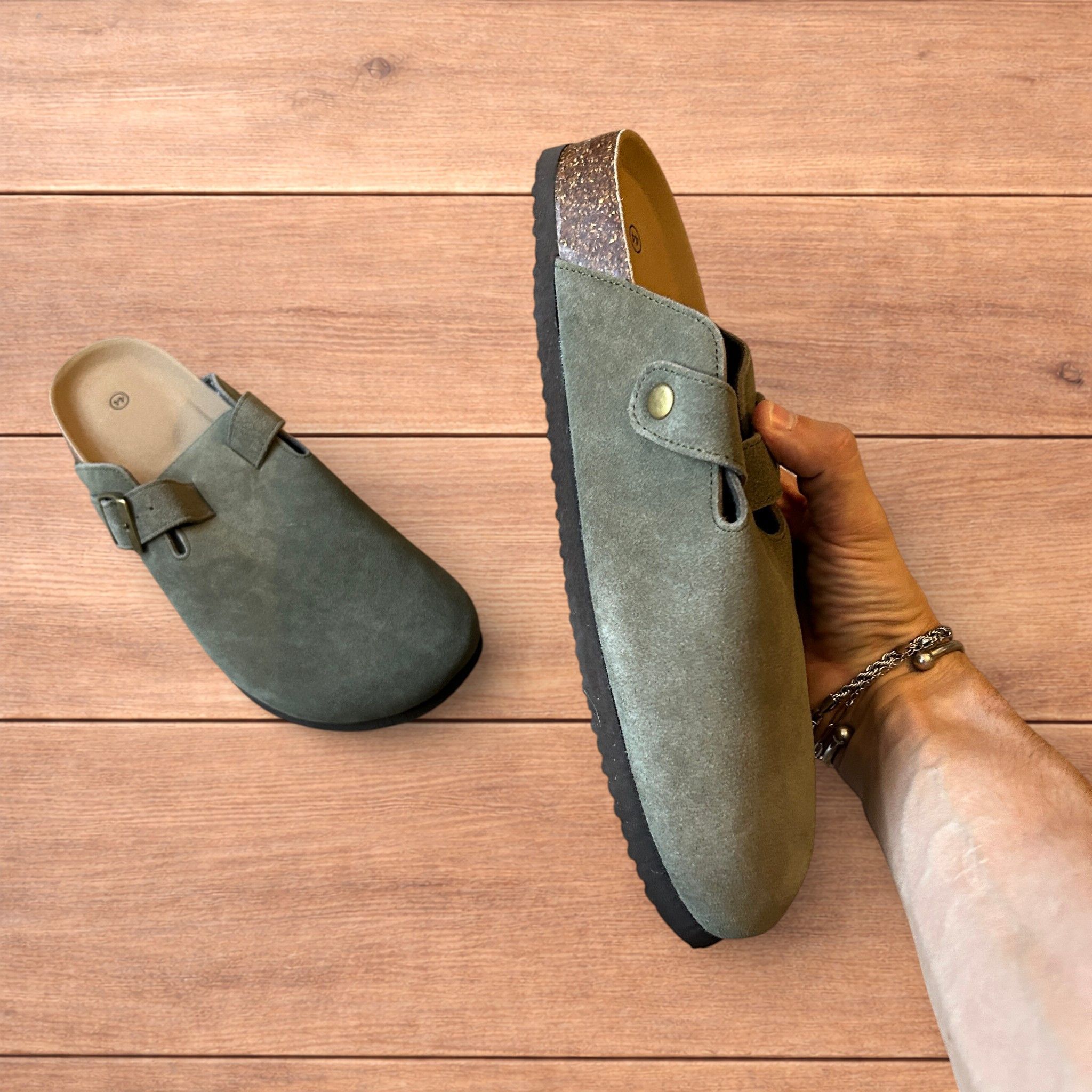 Japanese Brand Lovely suede mules clogs shoes in khaki green. Size US 11 / EU 44 - 8 Thumbnail