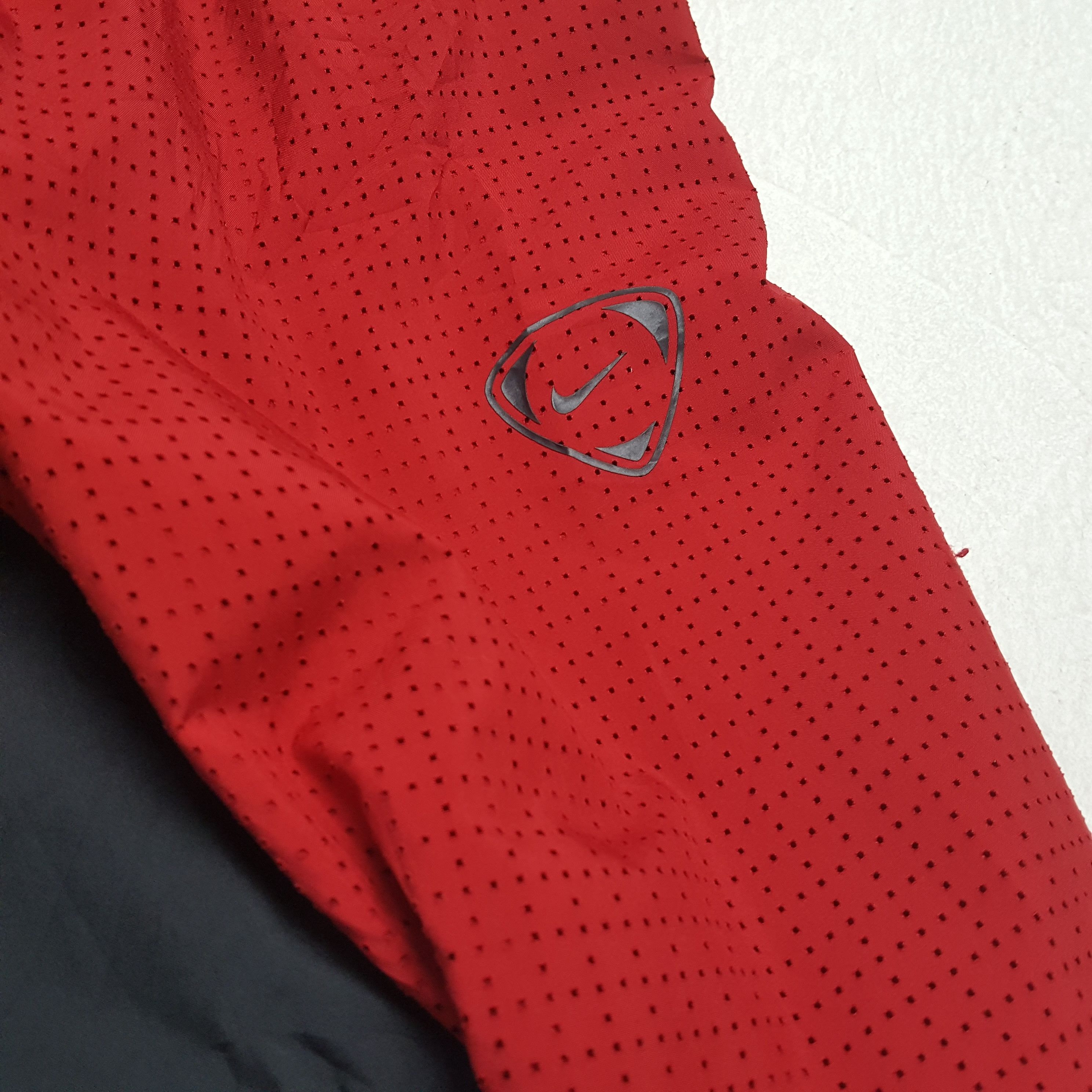Nike × Vintage NIKE MANCHESTER UNITED AIG Football Team Sportswear Jacket Size US S / EU 44-46 / 1 - 5 Thumbnail