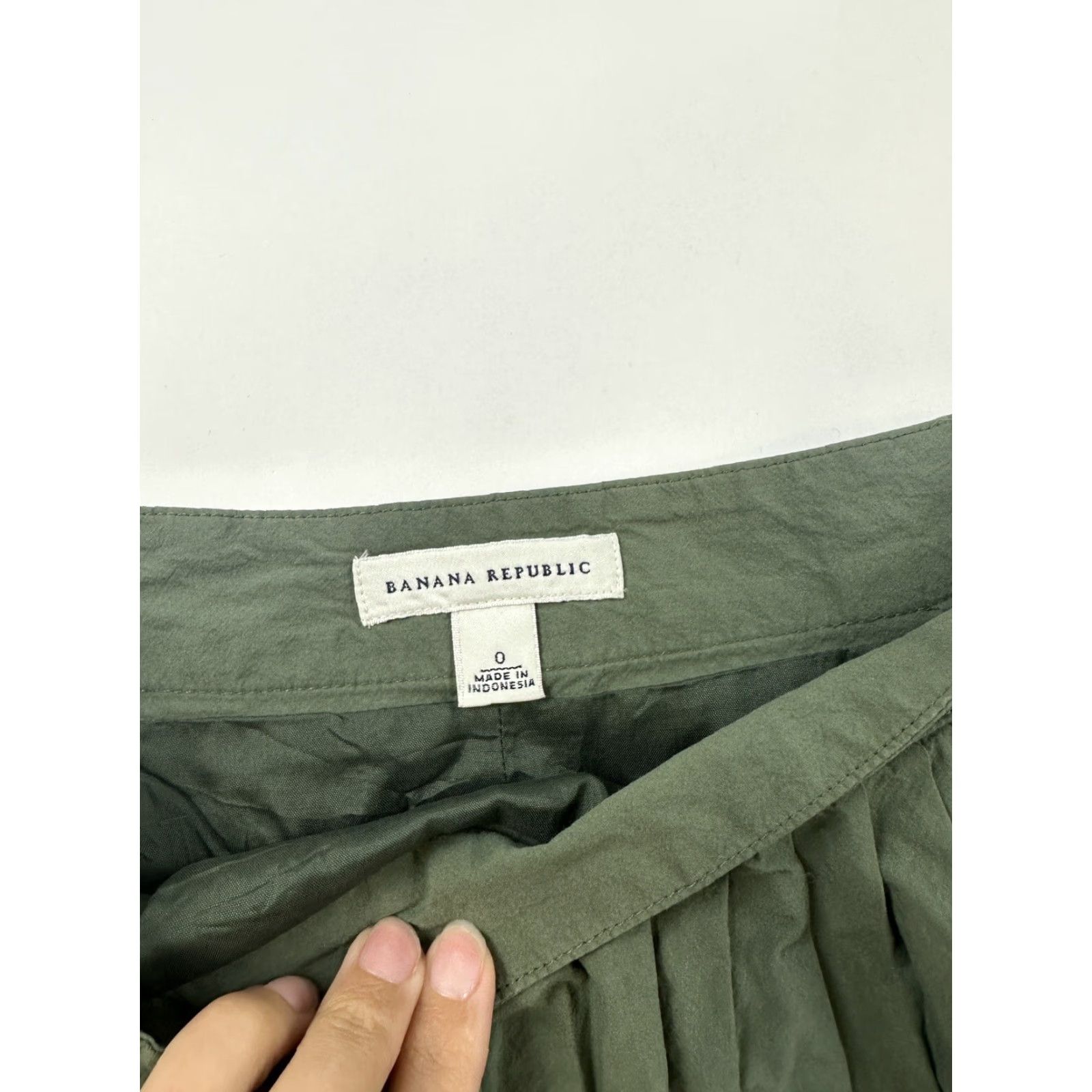 Banana Republic Banana Republic Skirt Women Regular Size 0 Army Green Mini Slit/Slash Pocket Fall - Mens? Wait. Size 25" / US 0 / IT 36 - 3 Thumbnail