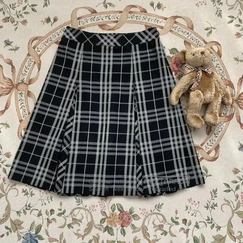 Burberry Burberry Black Plaid Wool Skirt for Women. Size 23" - 1 Thumbnail