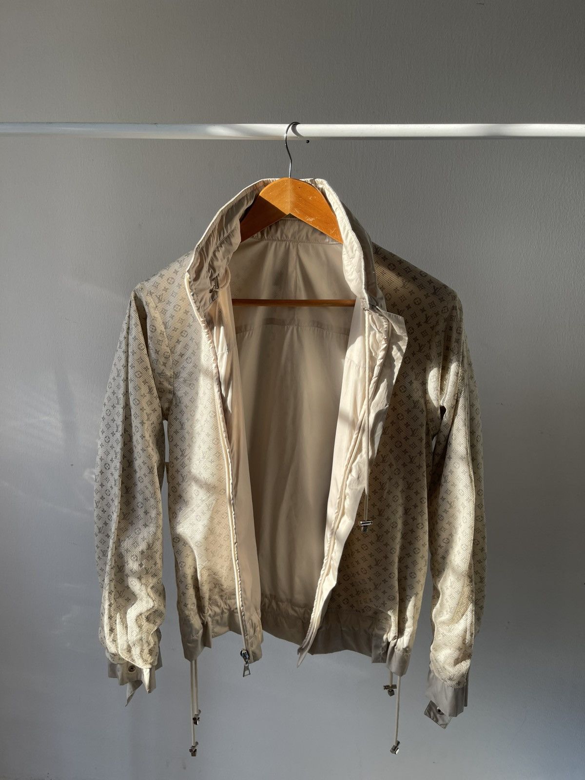 Louis Vuitton Louis Vuitton Monogram Linen Windbreaker Zip Hoodie Size US M / EU 48-50 / 2 - 9 Thumbnail