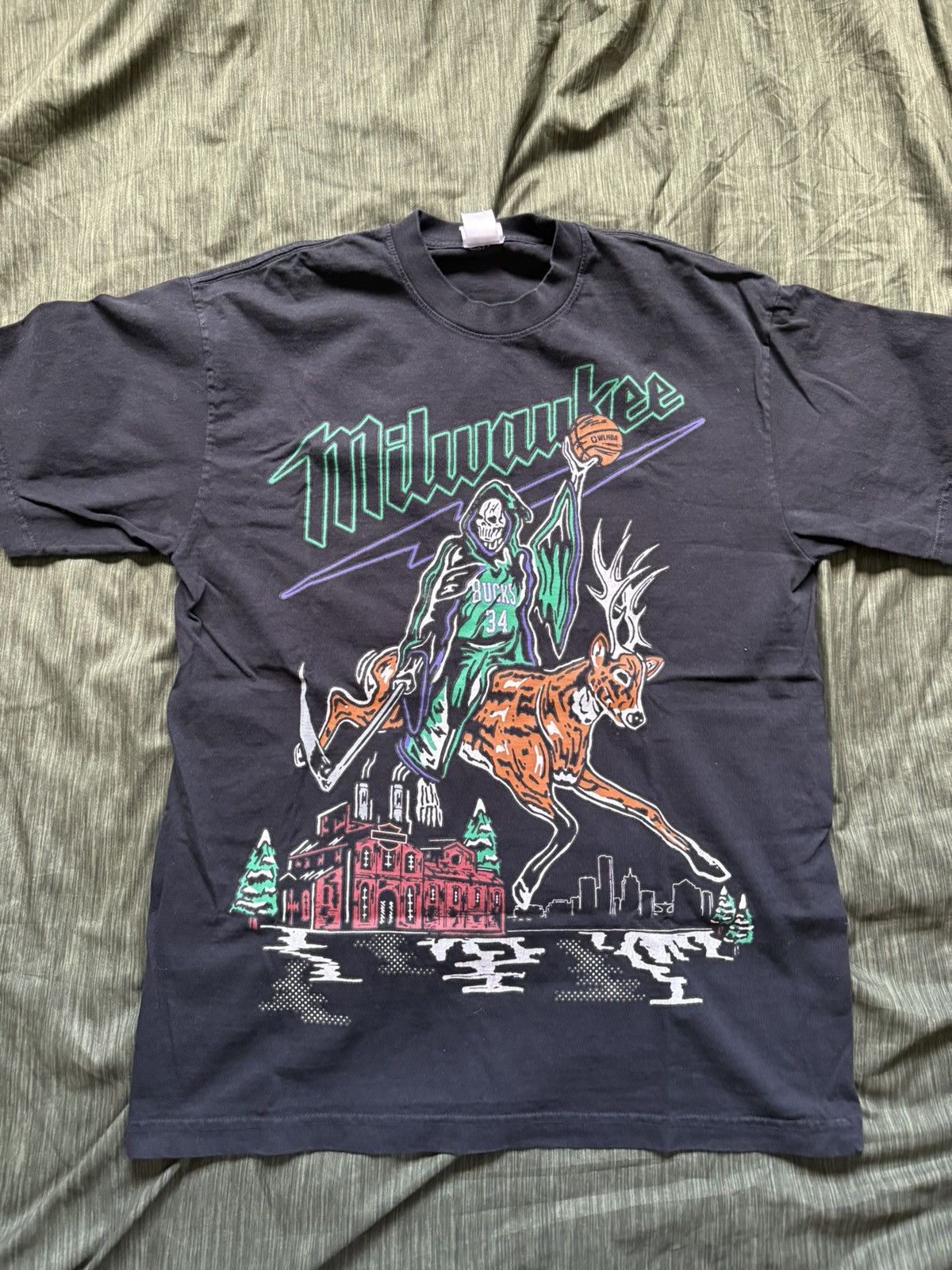Warren Lotas Warren lotas Milwaukee Bucks Tee Size US M / EU 48-50 / 2 - 1 Thumbnail