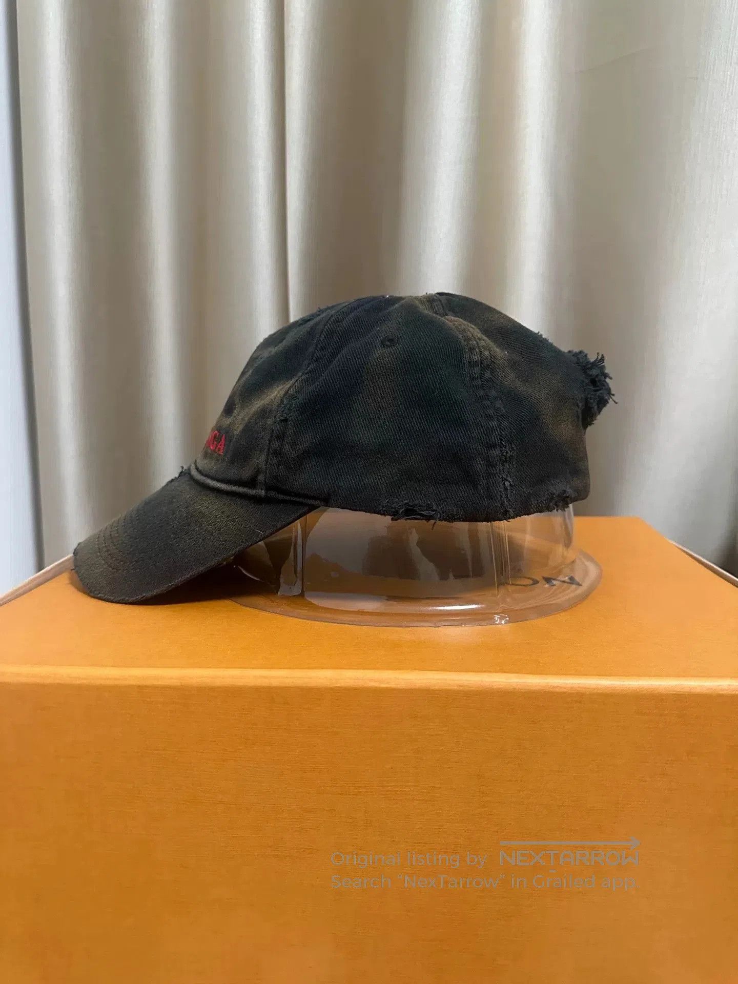 Balenciaga black red distressed duckbill cap. Size ONE SIZE - 2 Thumbnail