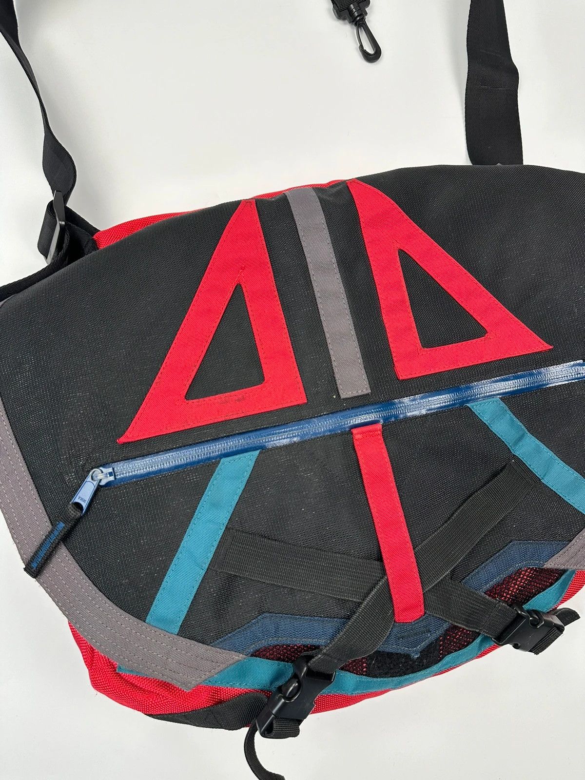 Marithe + Francois Girbaud Marithé + François Girbaud Red & Black Messenger Bag Size ONE SIZE - 2 Thumbnail