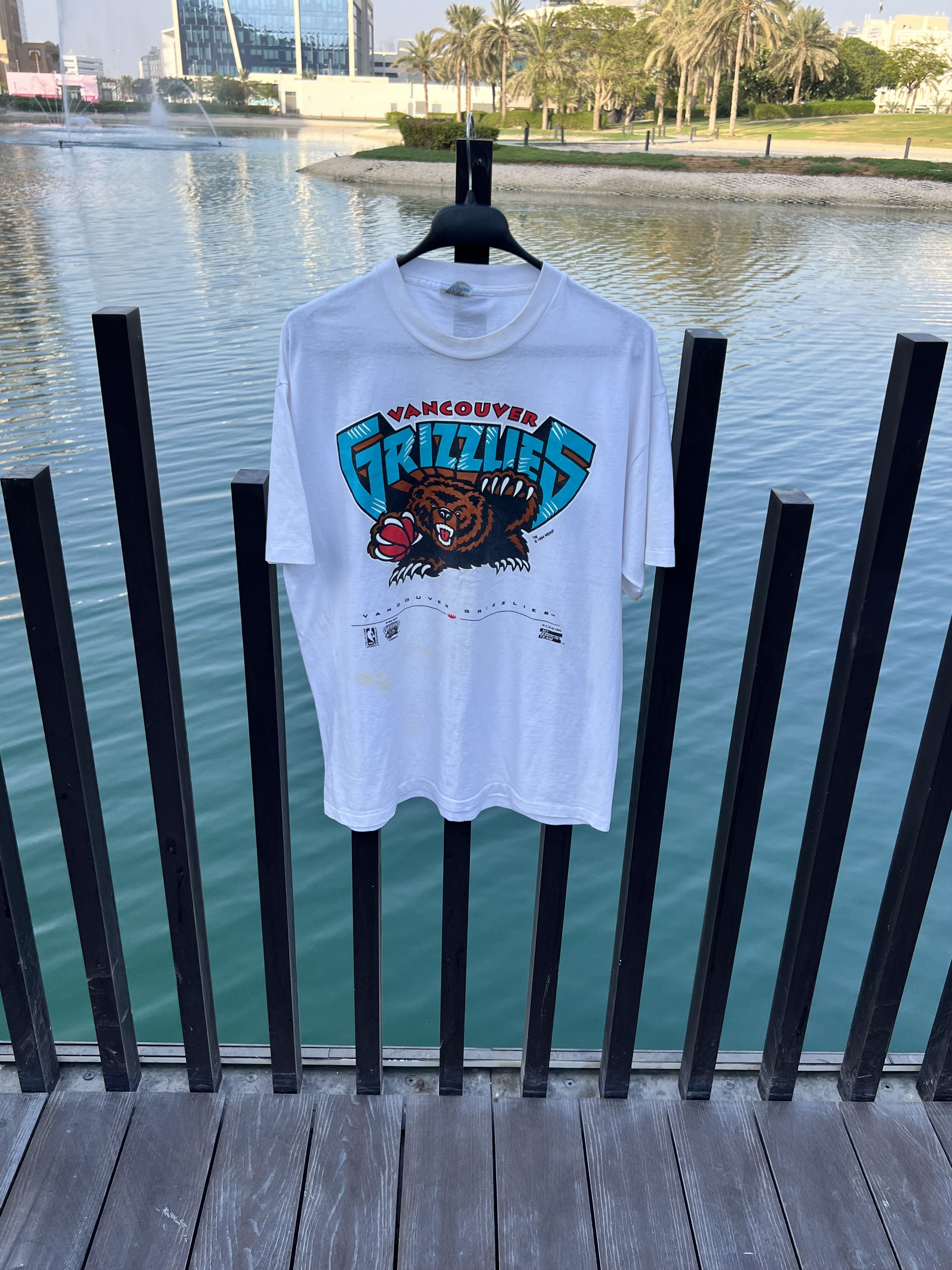 NBA Vintage 1994 Vancouver Grizzlies Size US XL / EU 56 / 4 - 1 Thumbnail