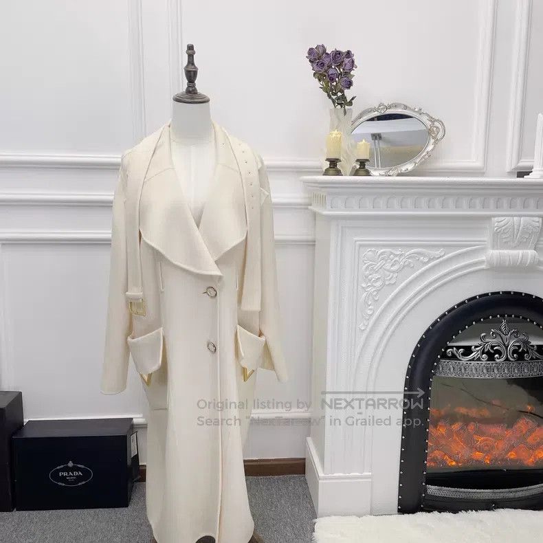 Valentino Valentino Wool coat with gold buckle belt Size XXS / US 00 / IT 34 - 1 Thumbnail