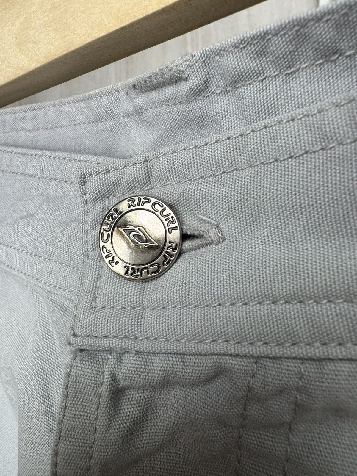 Rip Curl Rip Curl vintage grey embroidery logo used surf pants Size US 32 / EU 48 - 6 Thumbnail