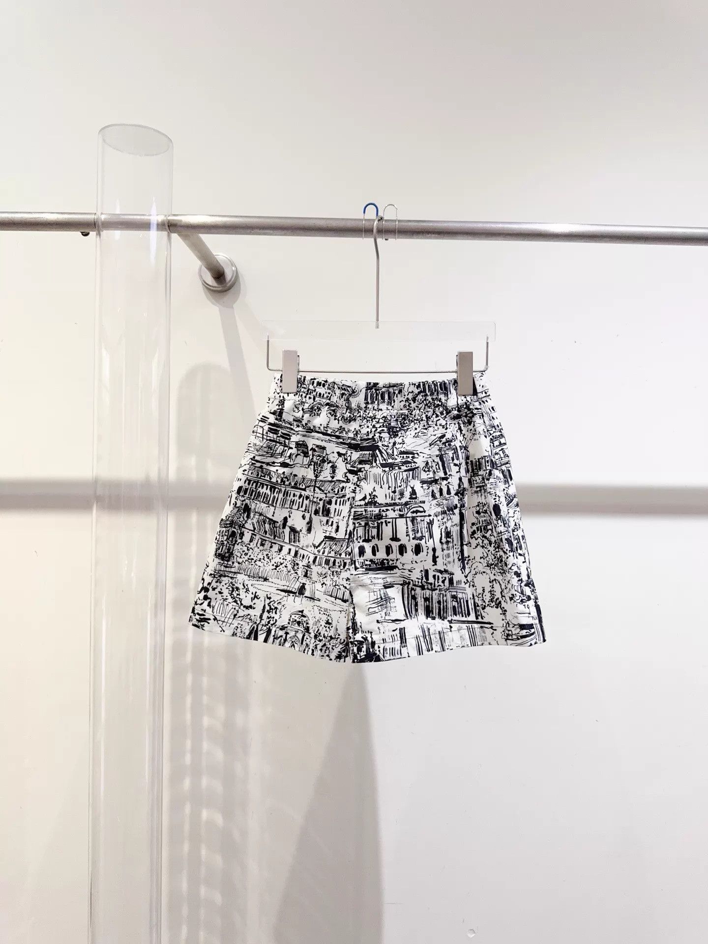 Dior Dior new F34 skirt waist 64-68 length 38 Size 25" / US 0 / IT 36 - 7 Thumbnail