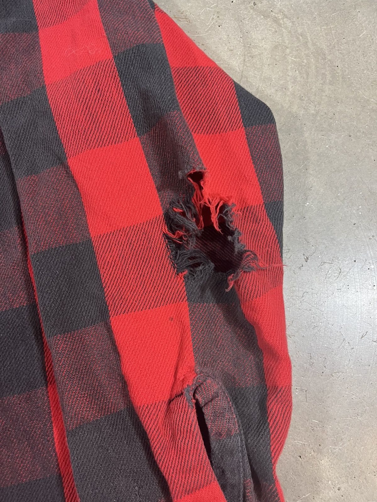 Vintage Vintage 90s Black Red Distressed Woven Cotton Flannel Size US L / EU 52-54 / 3 - 4 Thumbnail