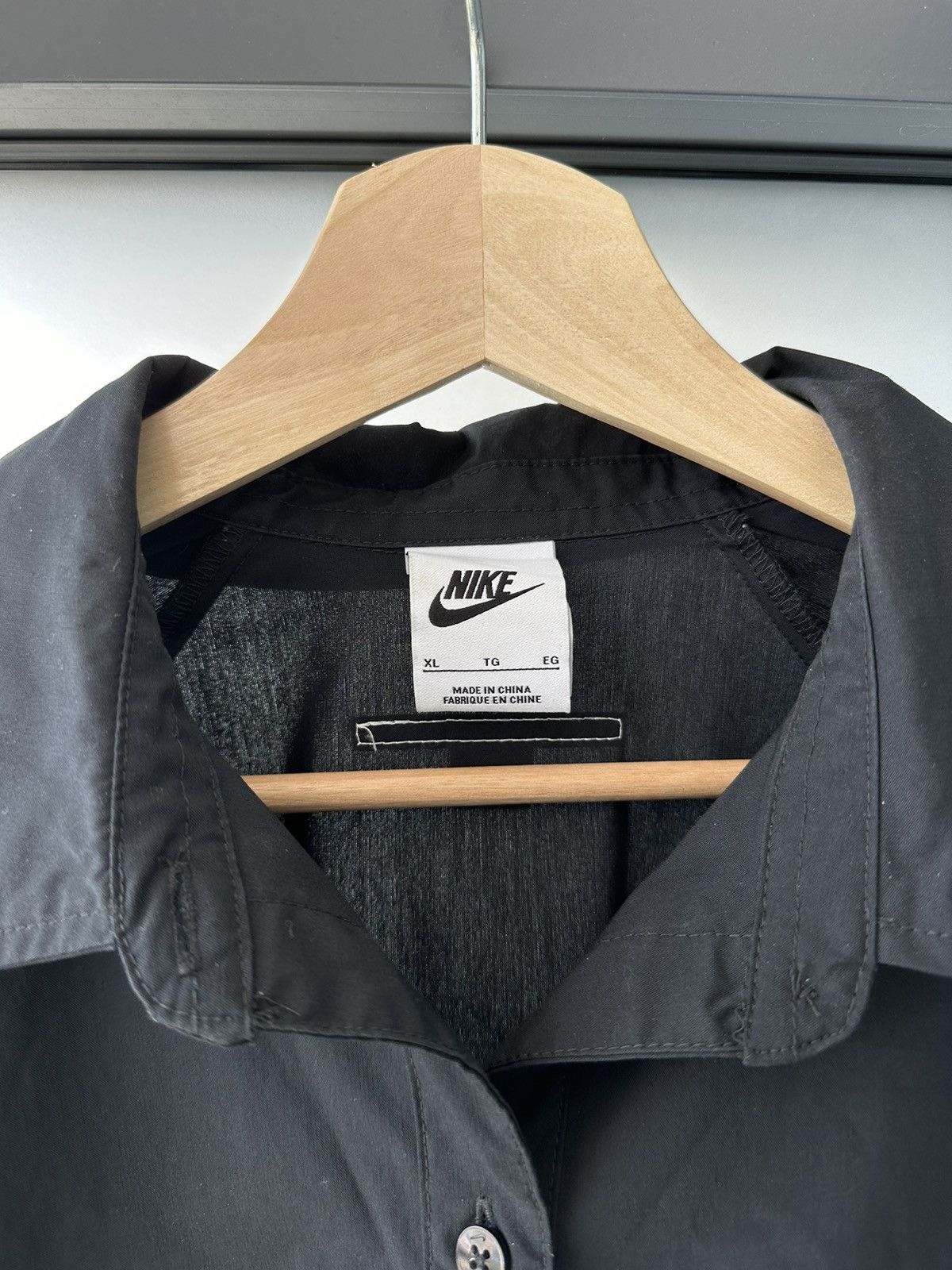 Nike Nike Shirt Women's Black Size US XL / EU 56 / 4 - 4 Thumbnail