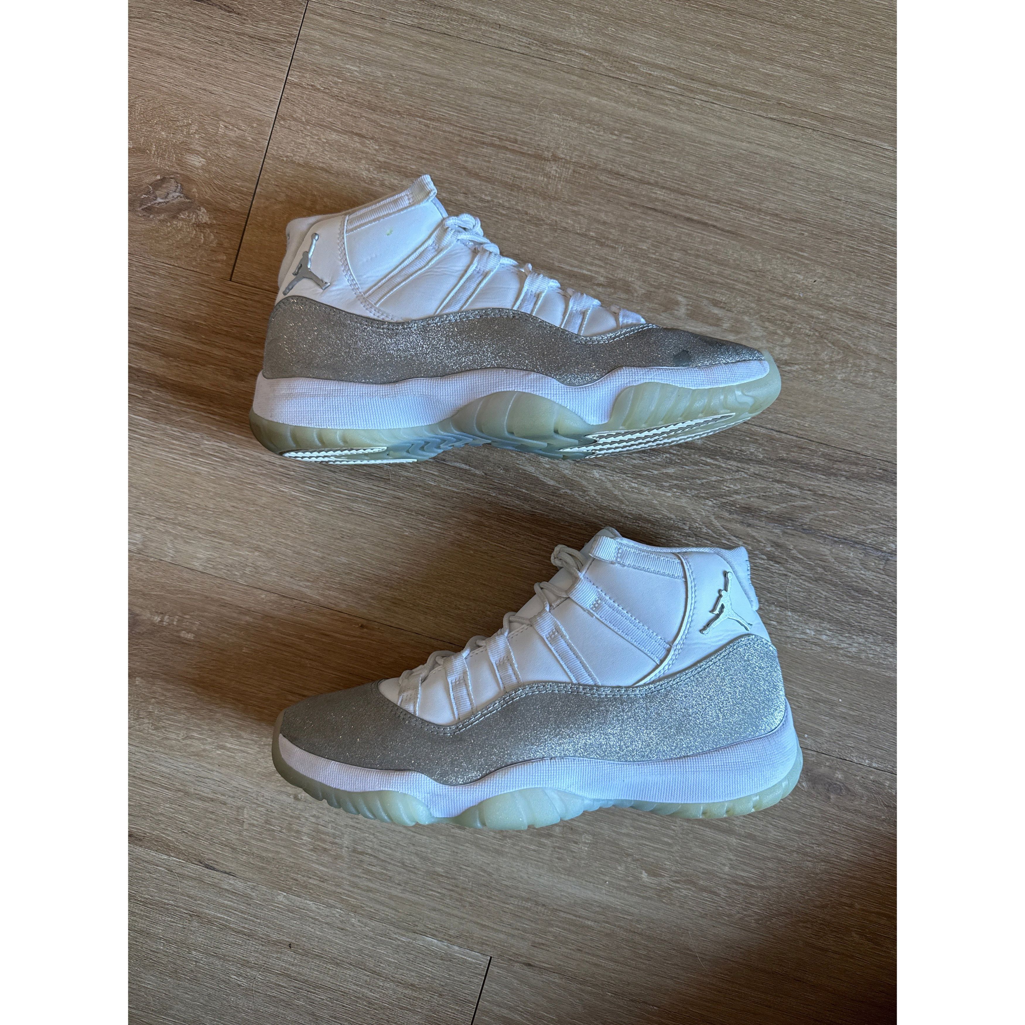 Jordan Brand Jordan Retro 11 Women’s White Metallic Silver Vast Grey Size US 9.5 / IT 39.5 - 2 Thumbnail