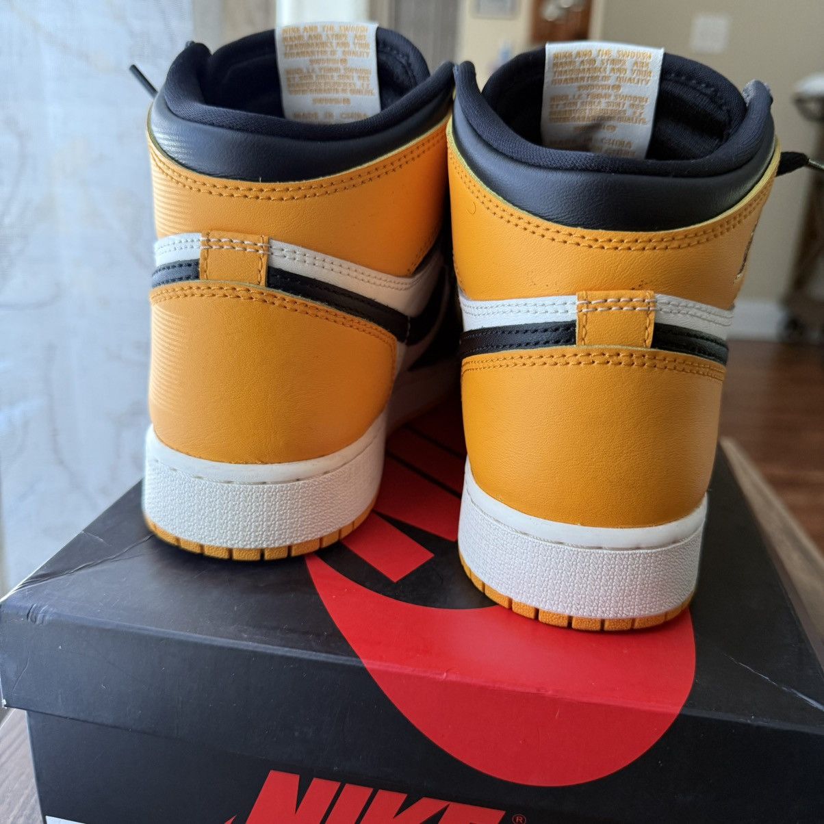 Nike Air Jordan 1 ‘Taxi’ Size US 5.5 / EU 38 - 5 Thumbnail