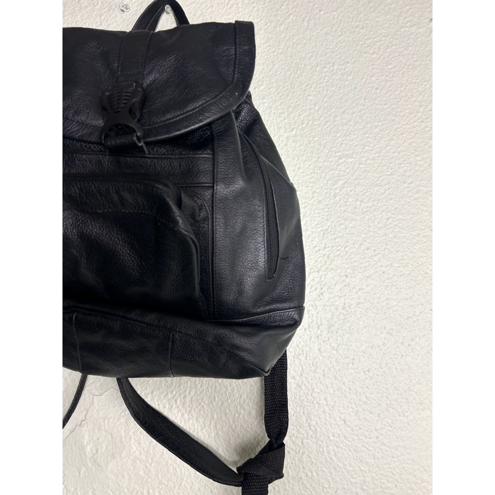 Vintage VINTAGE Black Leather Backpack Small Crossbody Purse 13x11x6 Buckle Strap Broken Women's Crossbody Bag Leather 13x11x6 Womens Size ONE SIZE - 4 Thumbnail