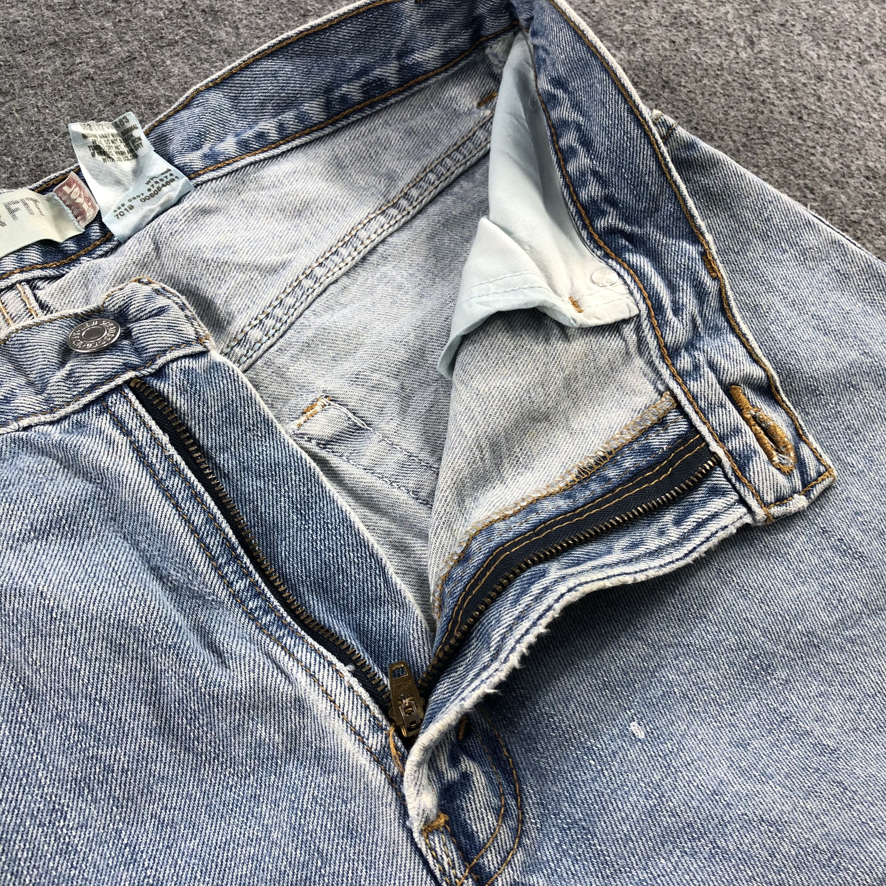 Levi's Vintage Light Wash Levis 505 Jeans-J2140 Size US 33 - 9 Thumbnail