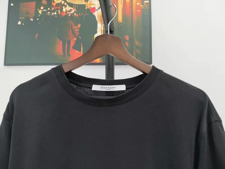 Givenchy Givenchy Hem with letter short-sleeve size XL Size US XL / EU 56 / 4 - 4 Thumbnail