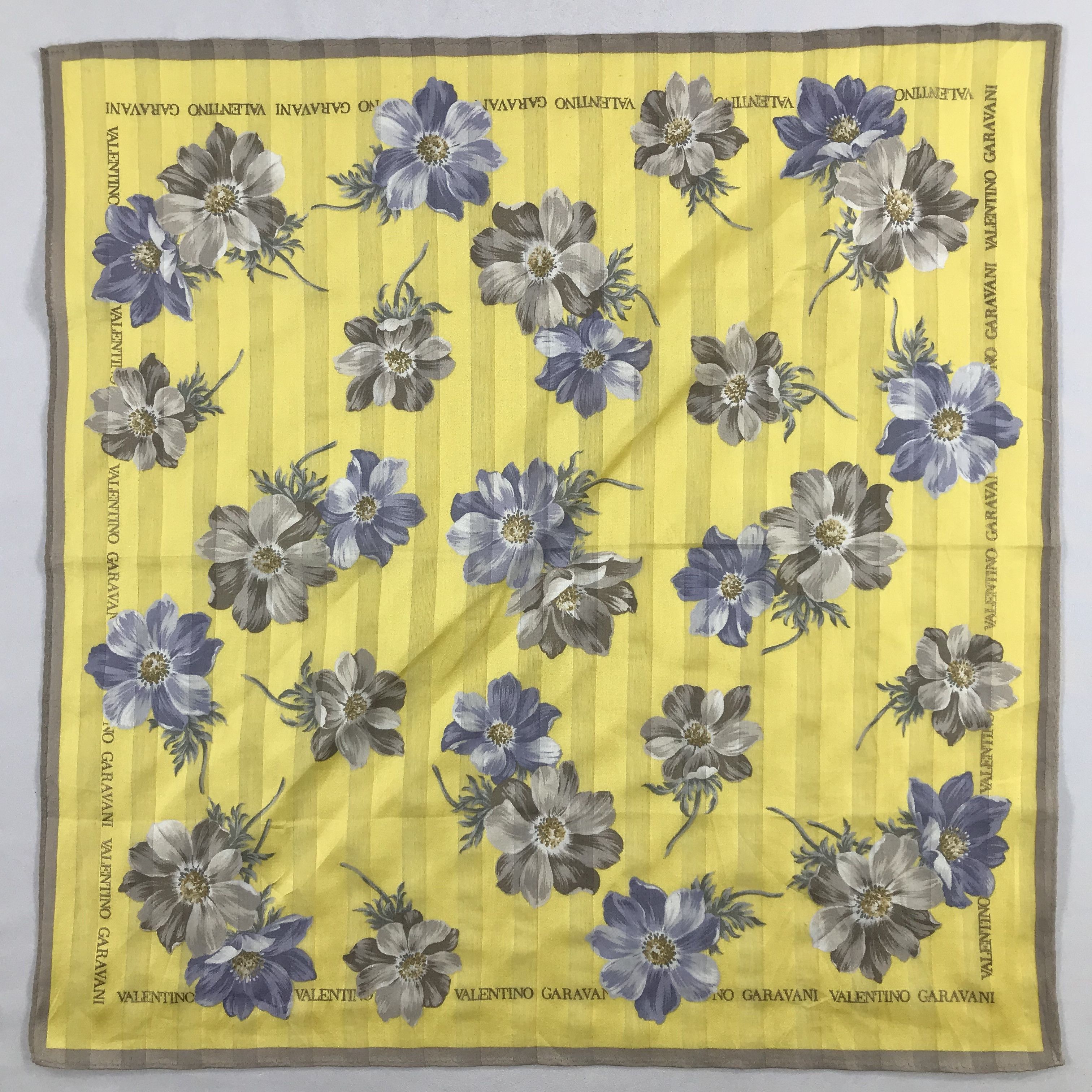 Valentino × Vintage Valentino Garavani Bandana / Handkerchief/Neckerchief -S2570 Size ONE SIZE - 1 Thumbnail