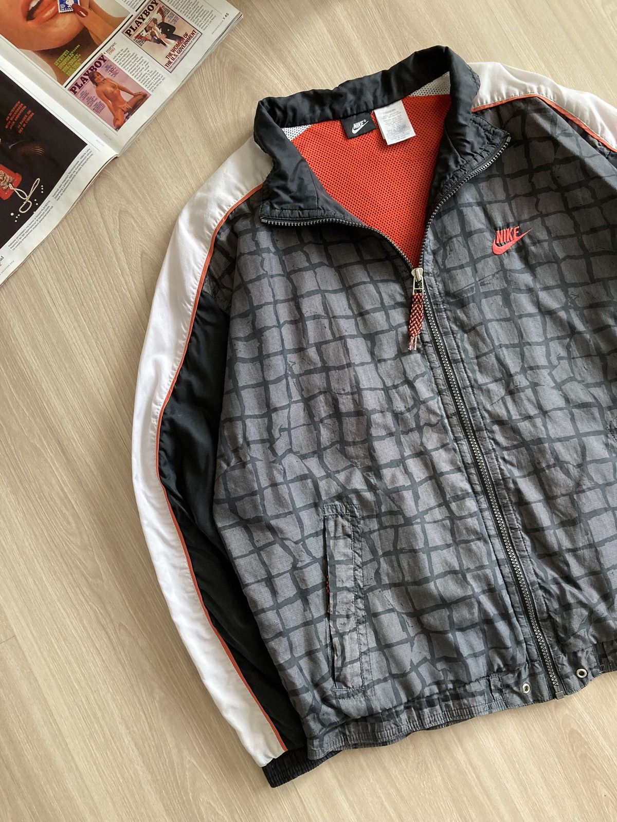 Vintage Vintage Nike Big Logo Nylon Light Jacket 90s Size US M / EU 48-50 / 2 - 5 Thumbnail