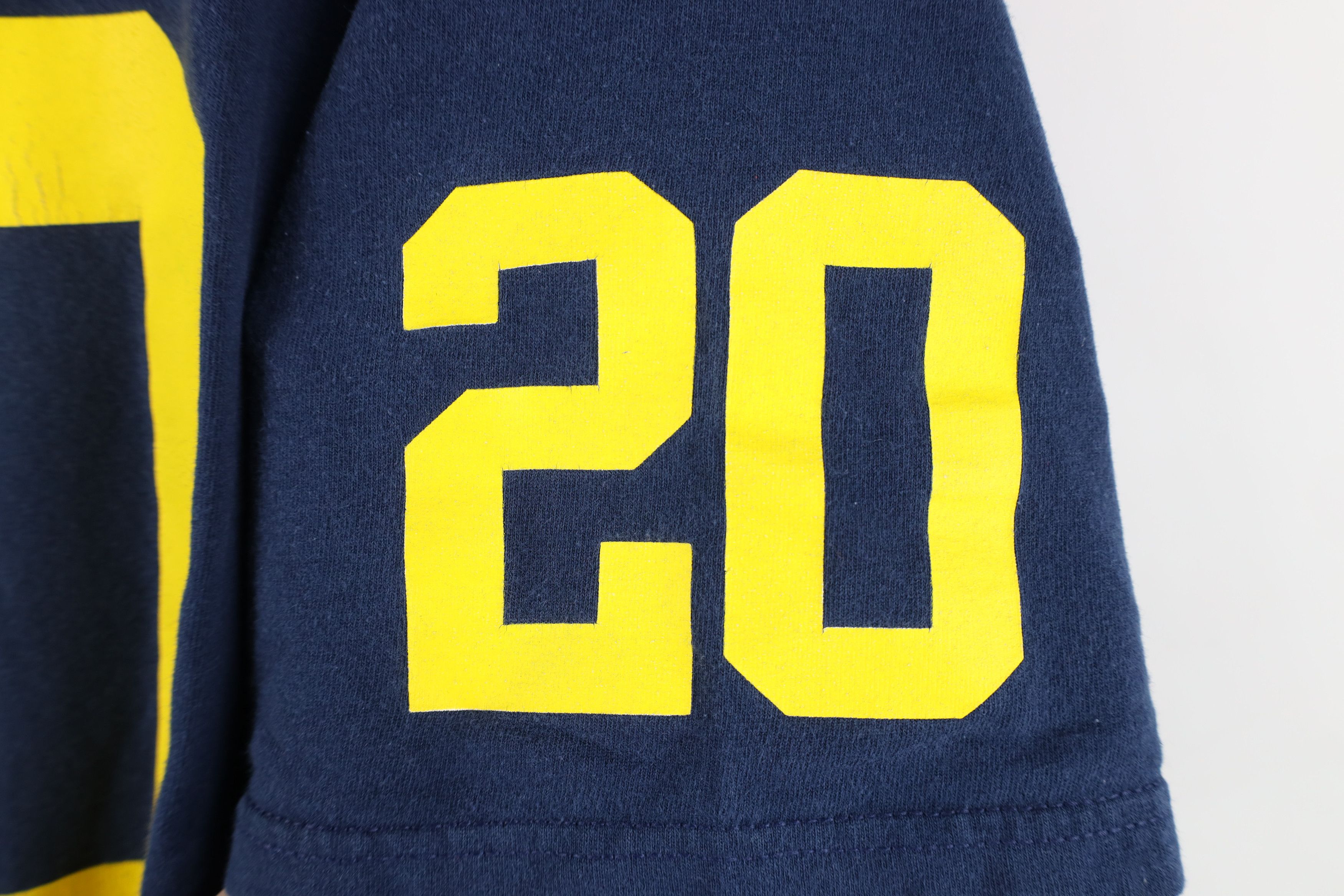Nike Vintage Nike Swoosh University Michigan Football T-Shirt Size US L / EU 52-54 / 3 - 4 Thumbnail