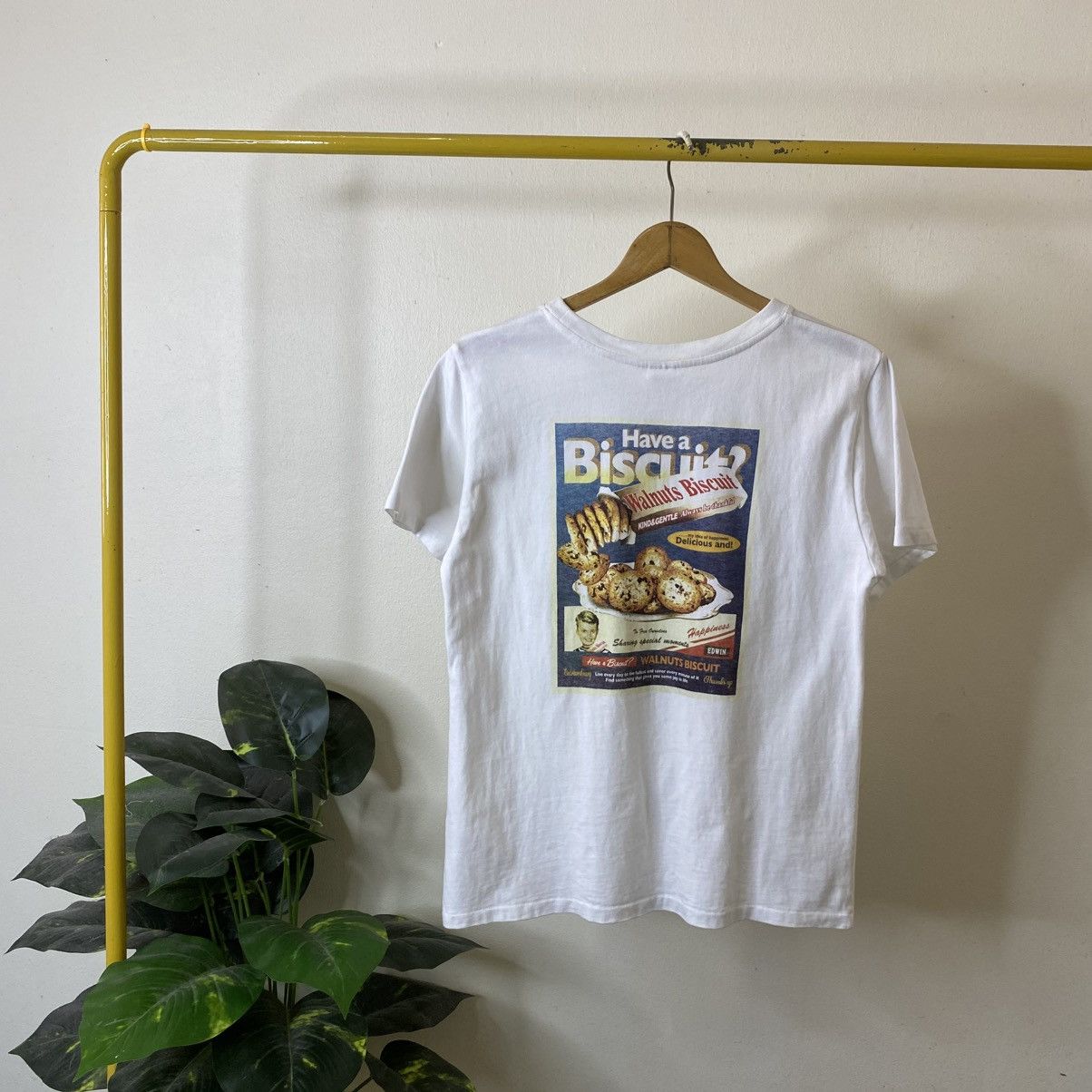 Edwin Vintage Y2K Edwin Walnuts Biscuits Rare Graphic Tshirt Size US M / EU 48-50 / 2 - 1 Thumbnail