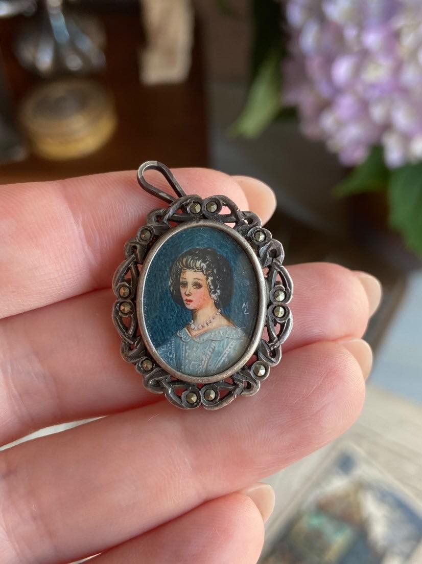 Jewelry × Vintage Vintage Silver 800 Pendant Brooch mini Portrait Signed Italy Size ONE SIZE - 1 Thumbnail