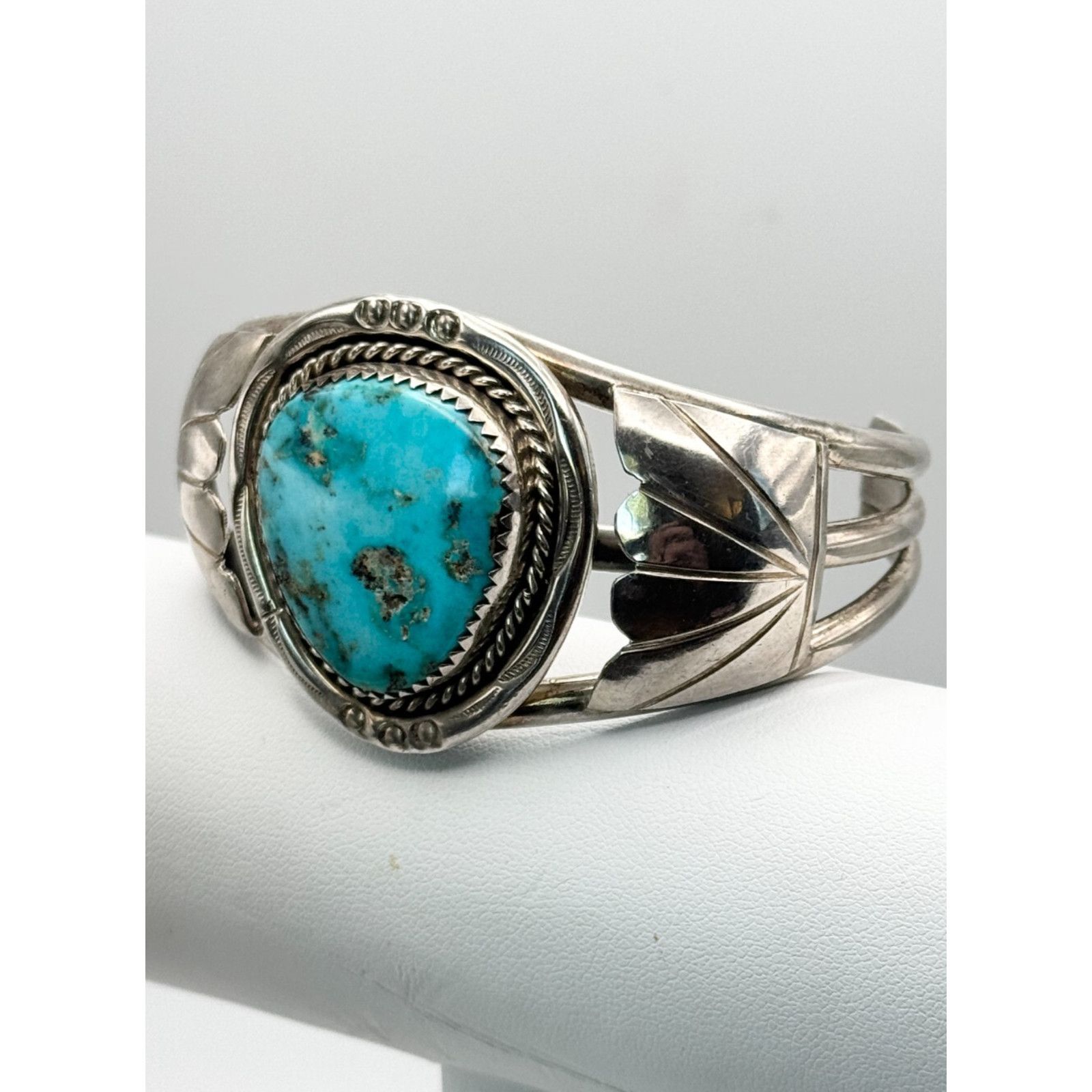 Other STUNNING LARGE TURQUOISE VTG CUFF NAVAJO STERLING BRACELET Size ONE SIZE - 1 Thumbnail