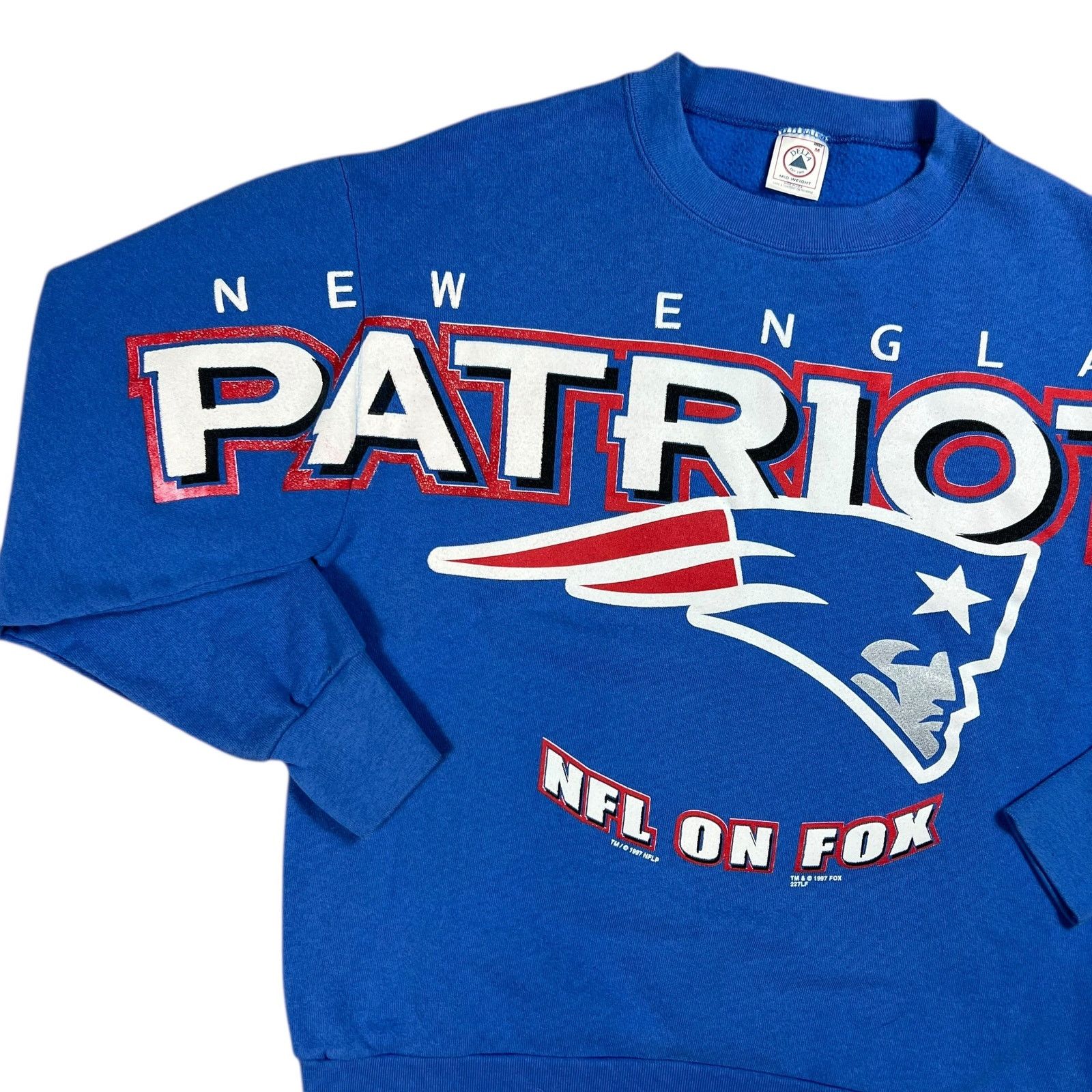 Delta × NFL × Vintage Vintage 1997 New England Patriots NFL Fox Spell Out Crewneck Size US M / EU 48-50 / 2 - 4 Thumbnail