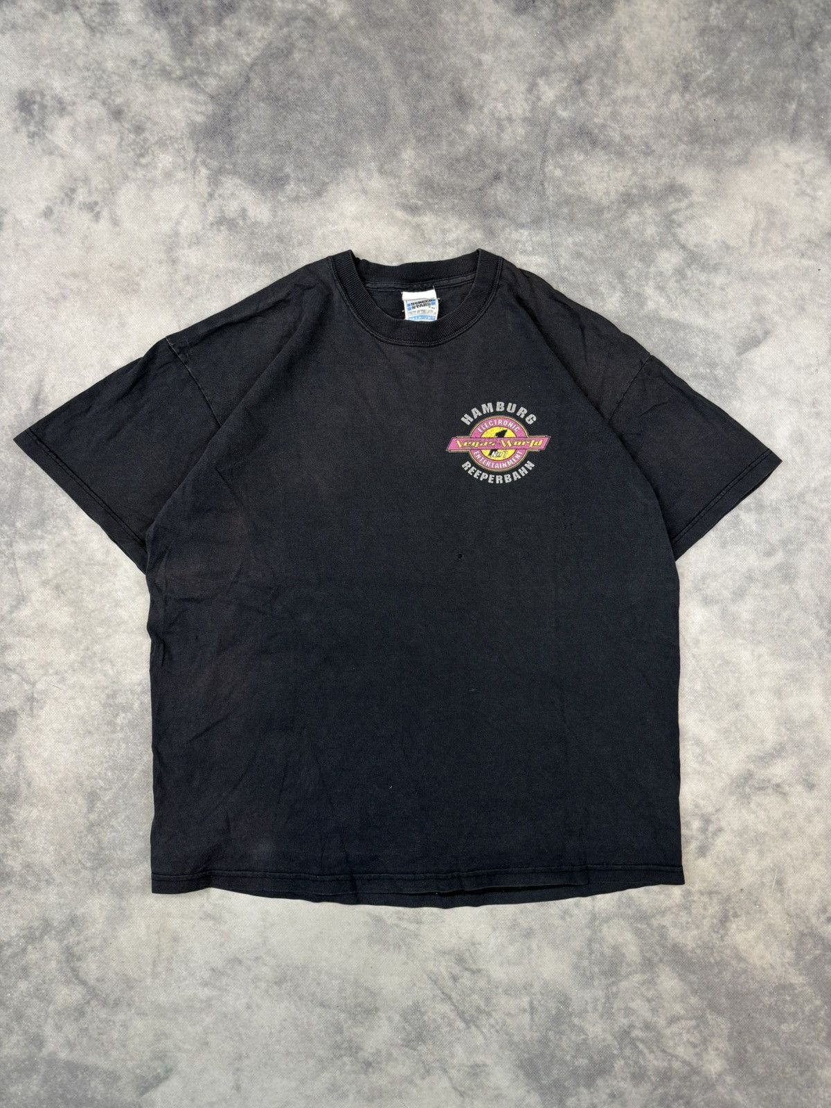 Vintage Vintage distressed electronic entertainment Las Vegas tshirt Size US XL / EU 56 / 4 - 1 Thumbnail