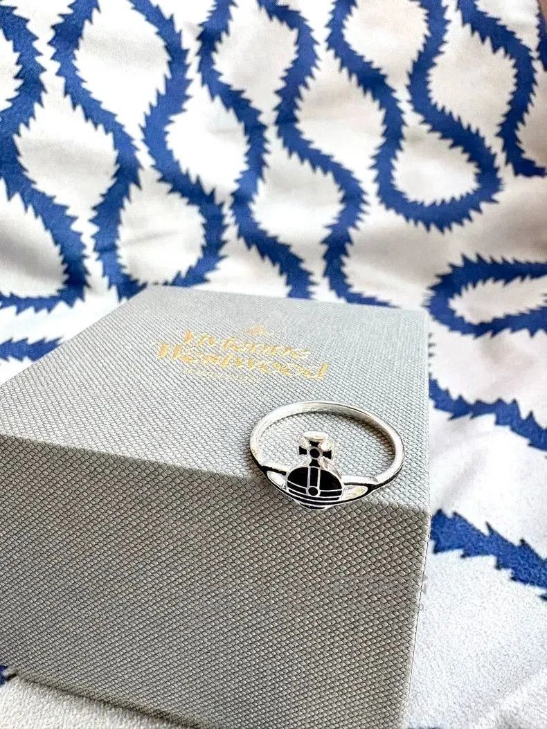 Vivienne Westwood Vivienne Westwood Black Enamel Saturn Ring. Size ONE SIZE - 1 Thumbnail