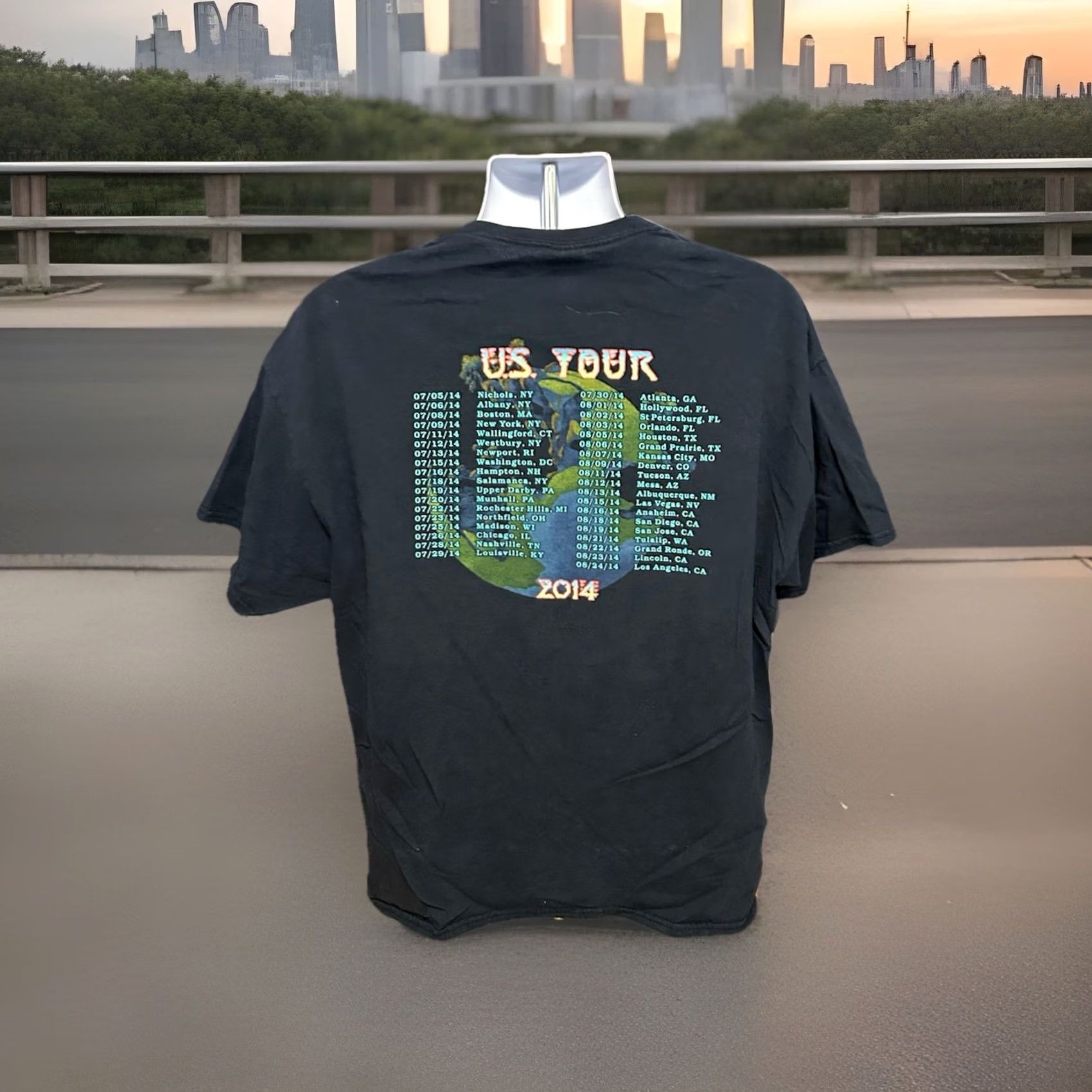 Gildan Yes Band 2014 Tour Shirt Men XL Black Short Sleeve Double Sided Rock Roll Size US XL / EU 56 / 4 - 4 Thumbnail