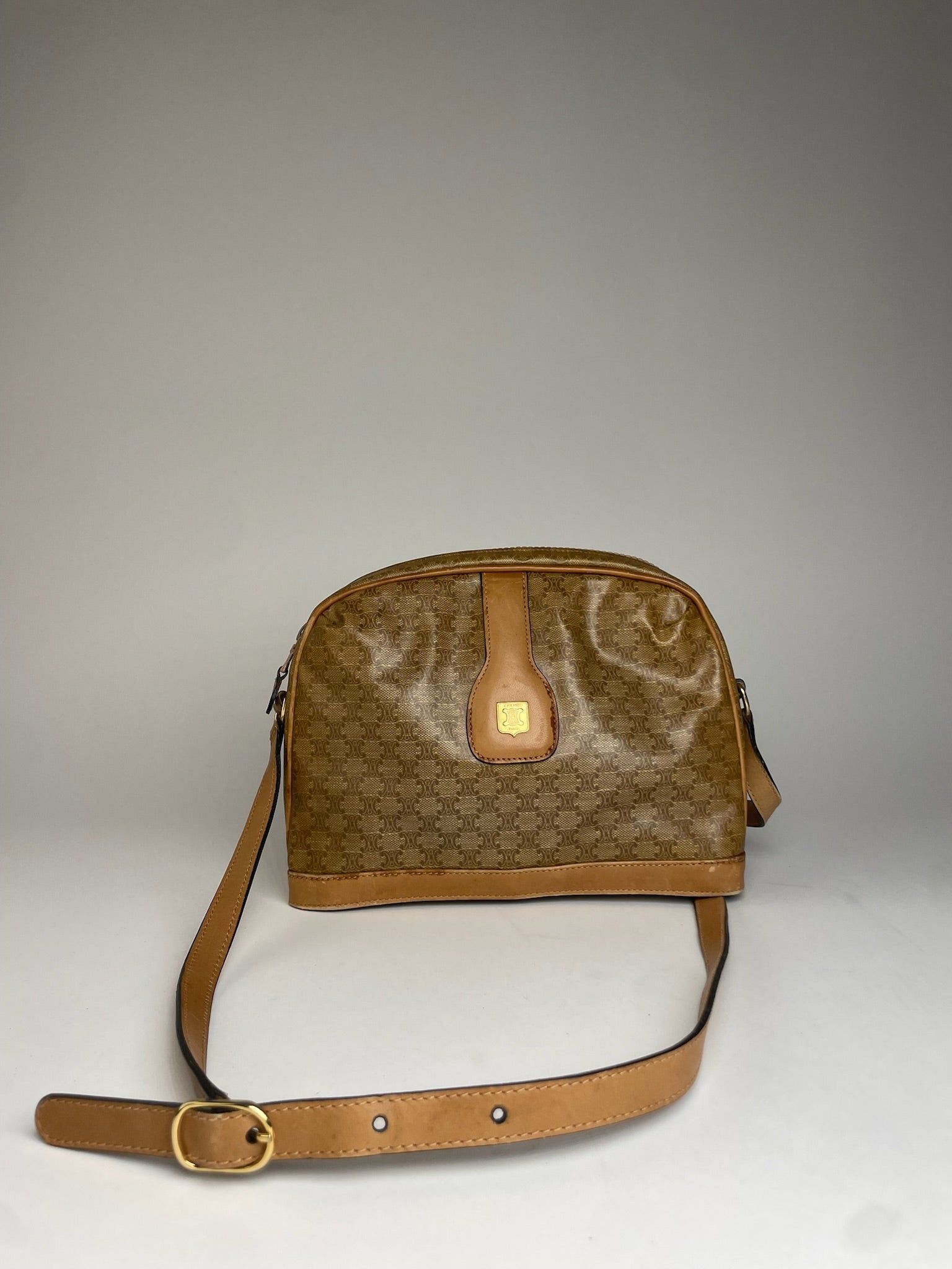 Celine Vintage Paris Triomphe Monogram Camel Leather Shoulder Bag Size ONE SIZE - 1 Thumbnail