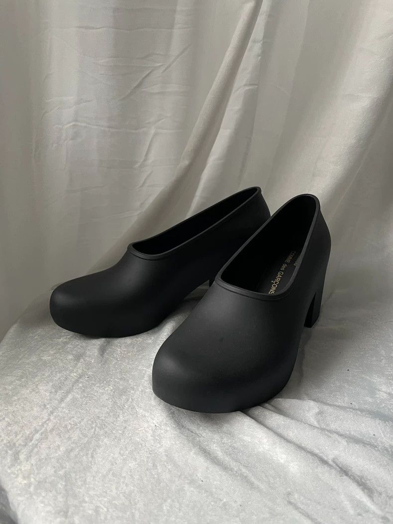 Comme des Garcons Comme des Garçons Medieval Women's Black Rubber Pumps Heels Size US 5.5 / IT 35.5 - 1 Thumbnail