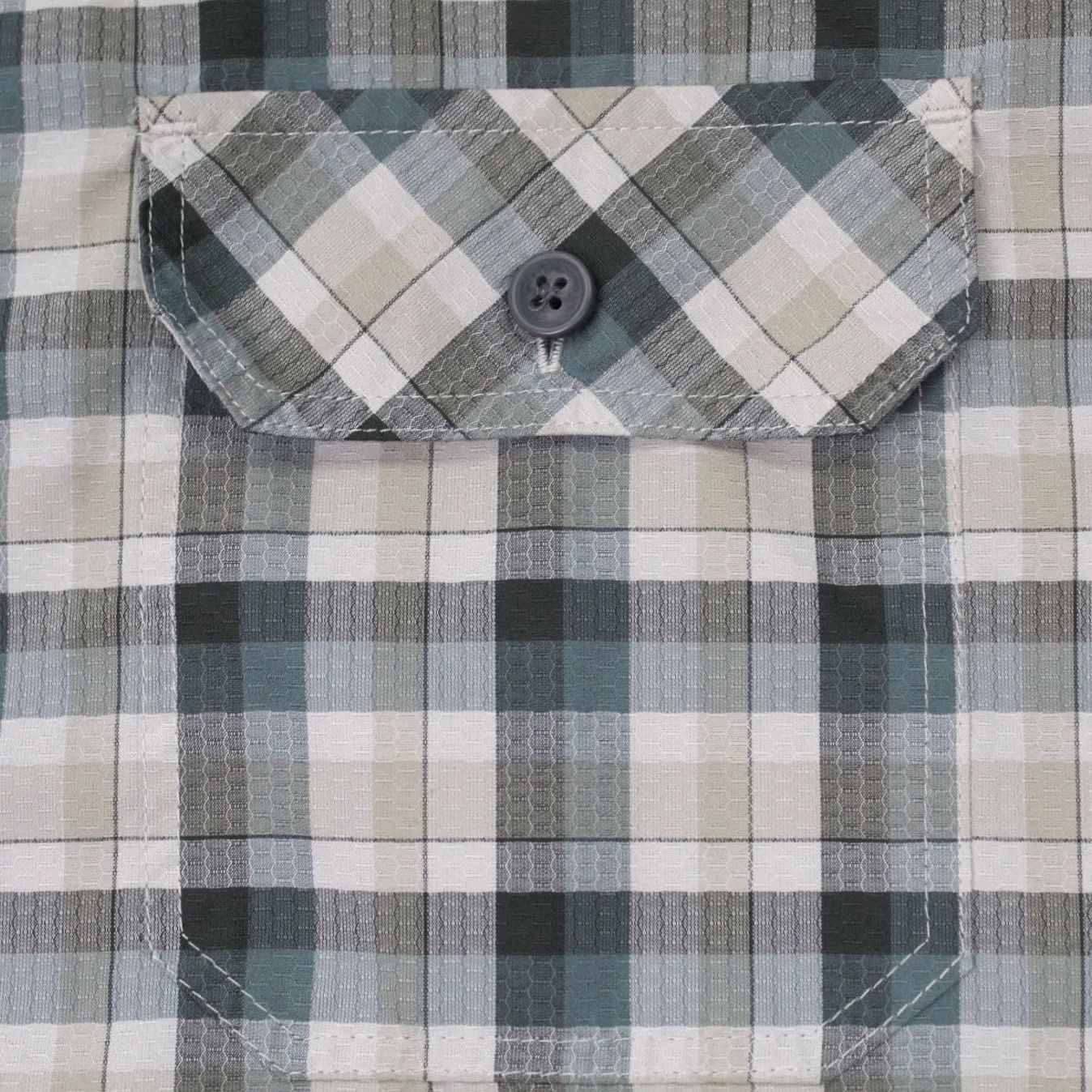Croft & Barrow Croft & Barrow Quick Dry Shirt Mens Large Green/Gray Plaid Poly S/S Button Up Size US L / EU 52-54 / 3 - 7 Thumbnail