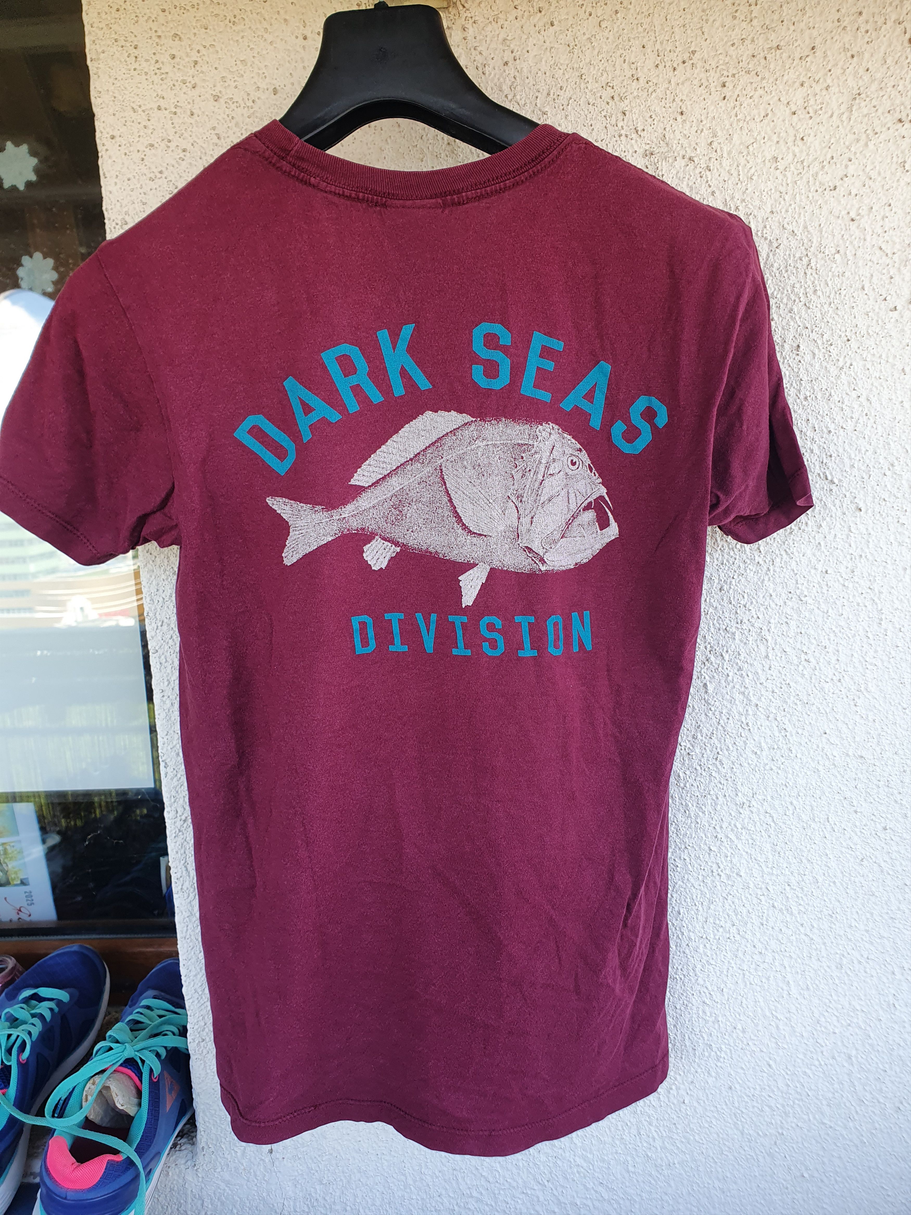 Dark Seas Division Dark Seas Division Fish Double Sided t-shirt sz S Size US S / EU 44-46 / 1 - 8 Thumbnail